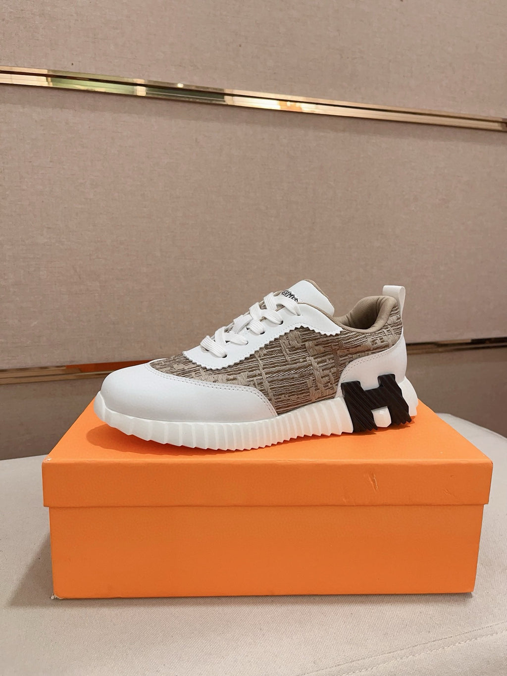 Adidași Hermes