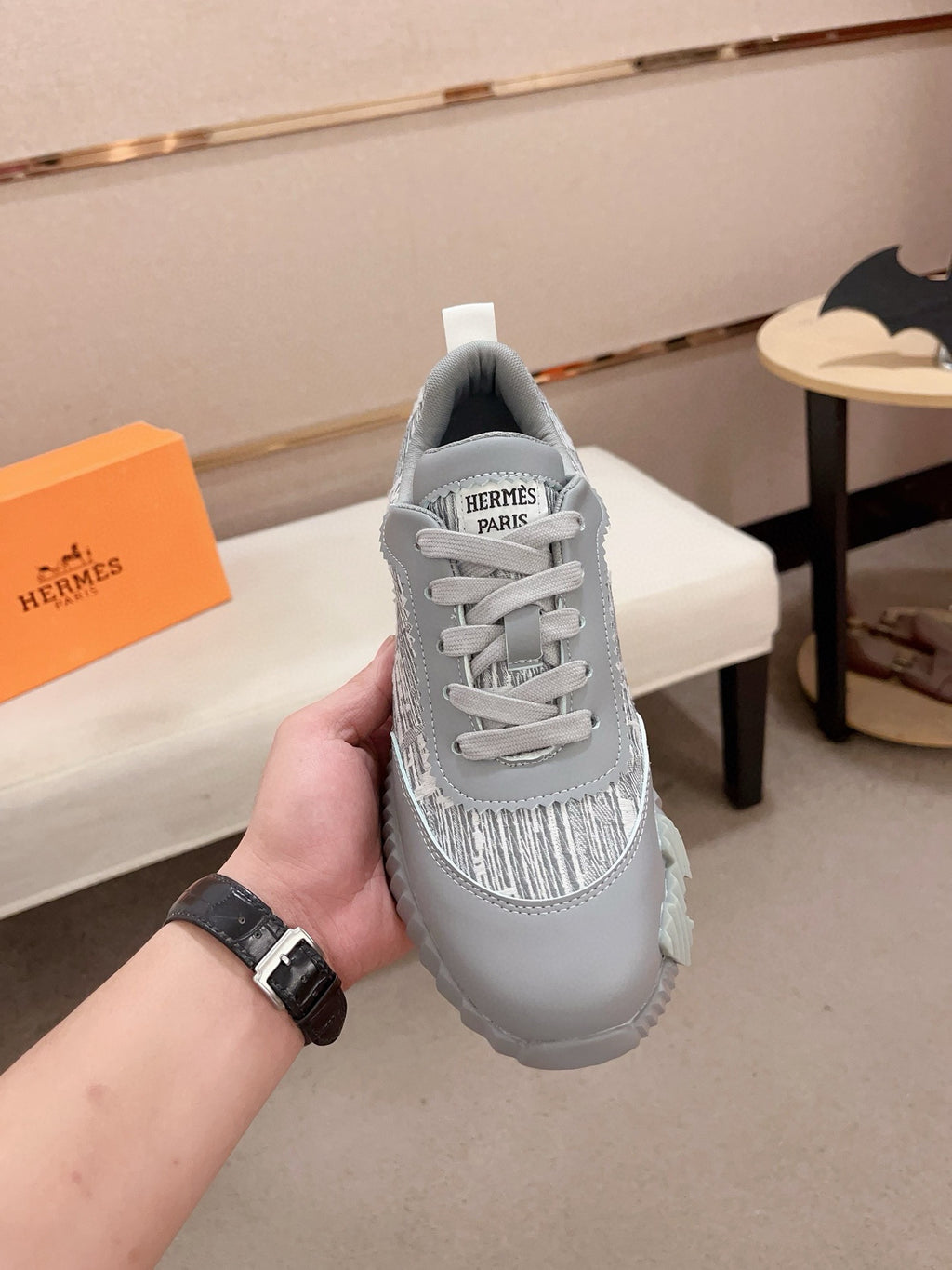 Adidași Hermes