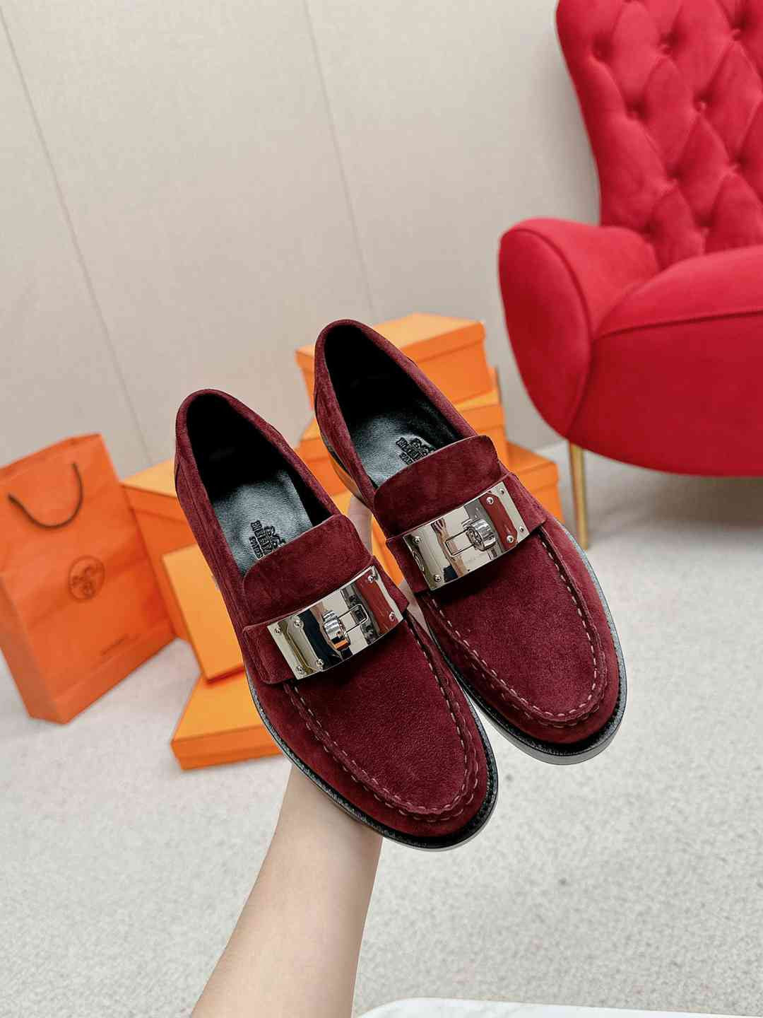 Mocasini Hermes din piele întoarsă