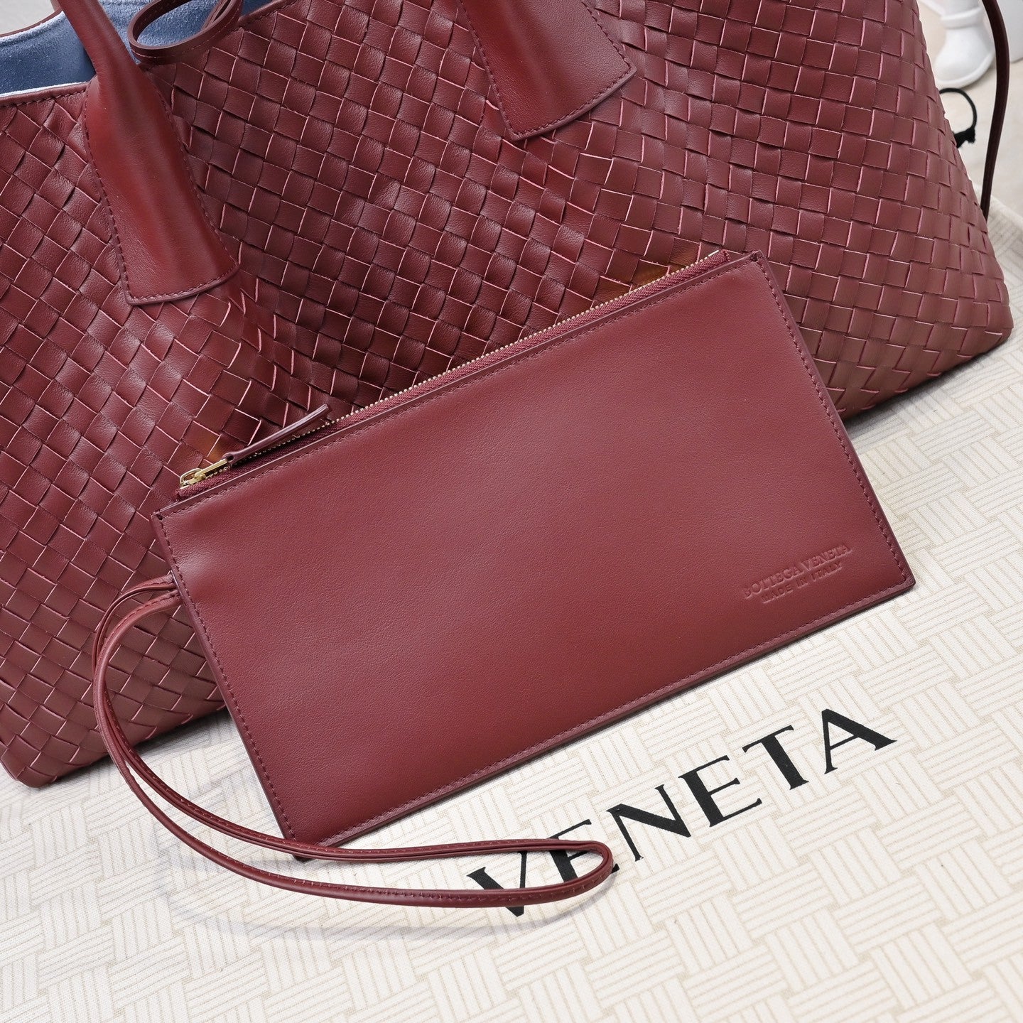 Botegga Veneta tote burgundy