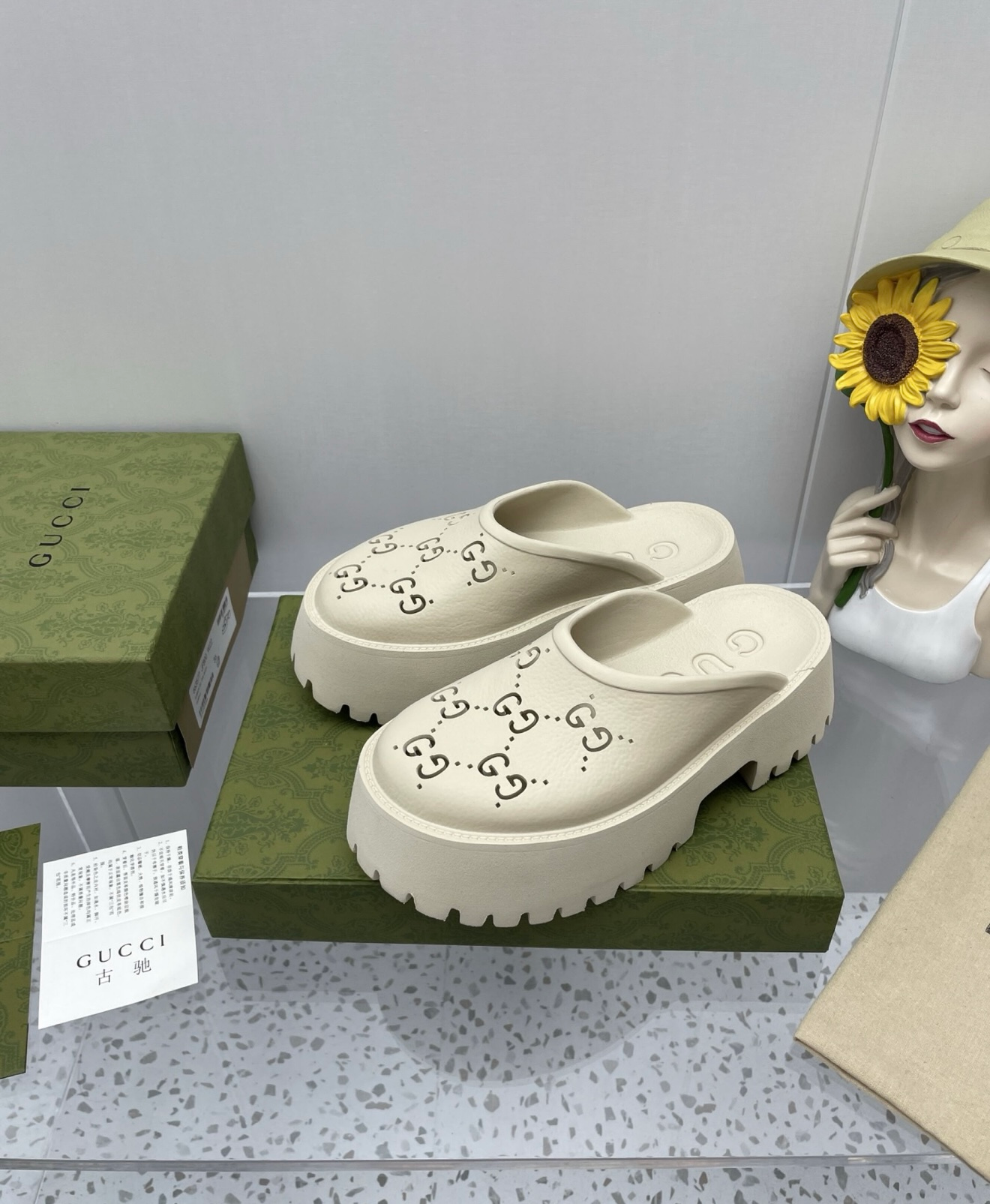 Slippers GG in white