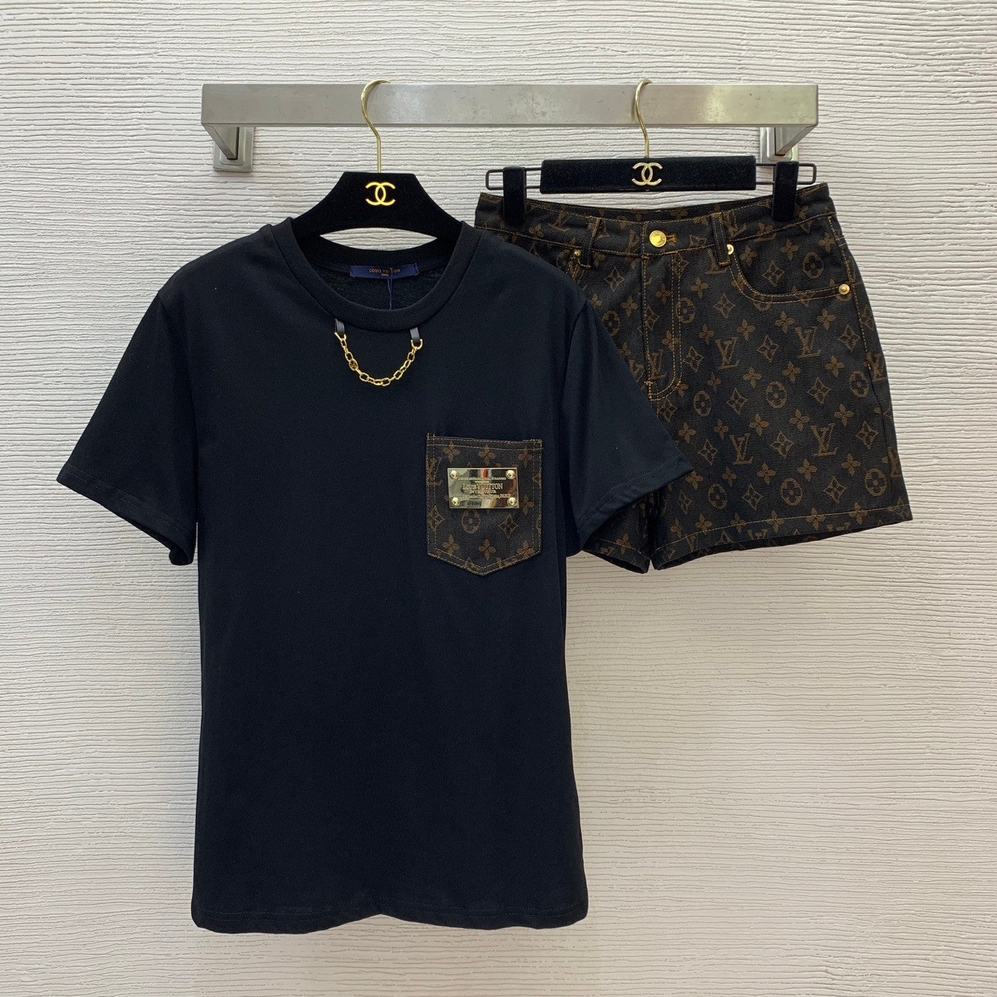 LV T-shirt in black