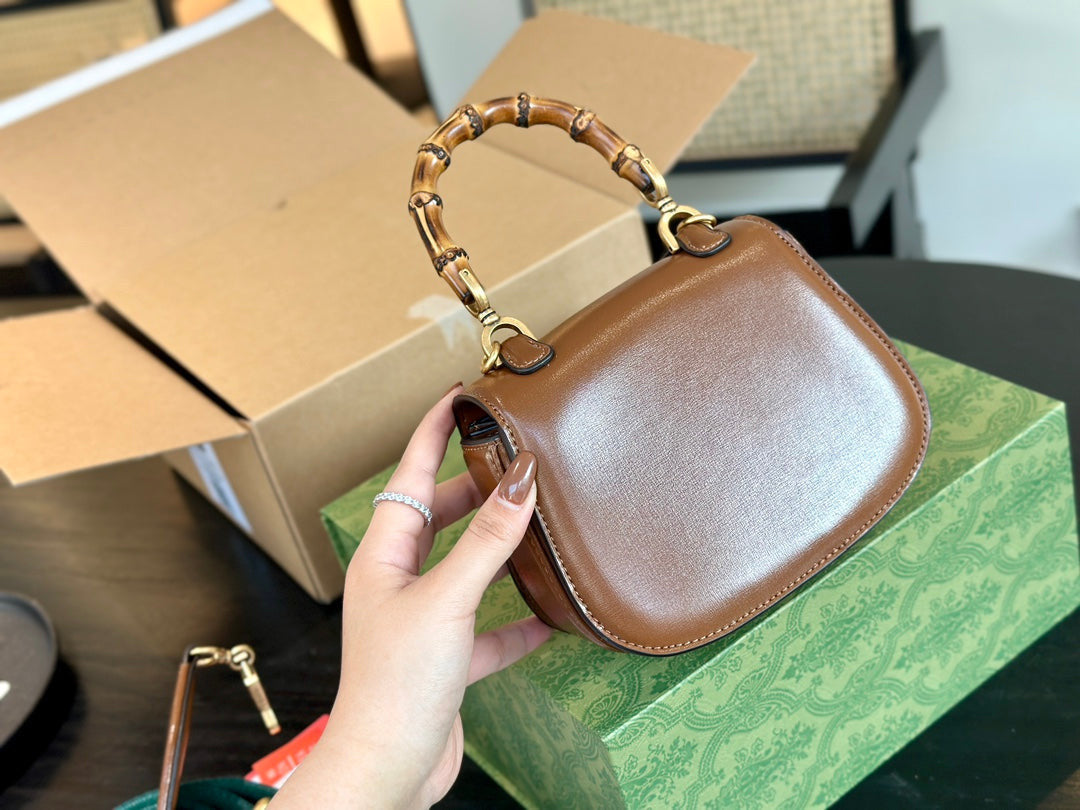 Gucci Diana Bag In Brown