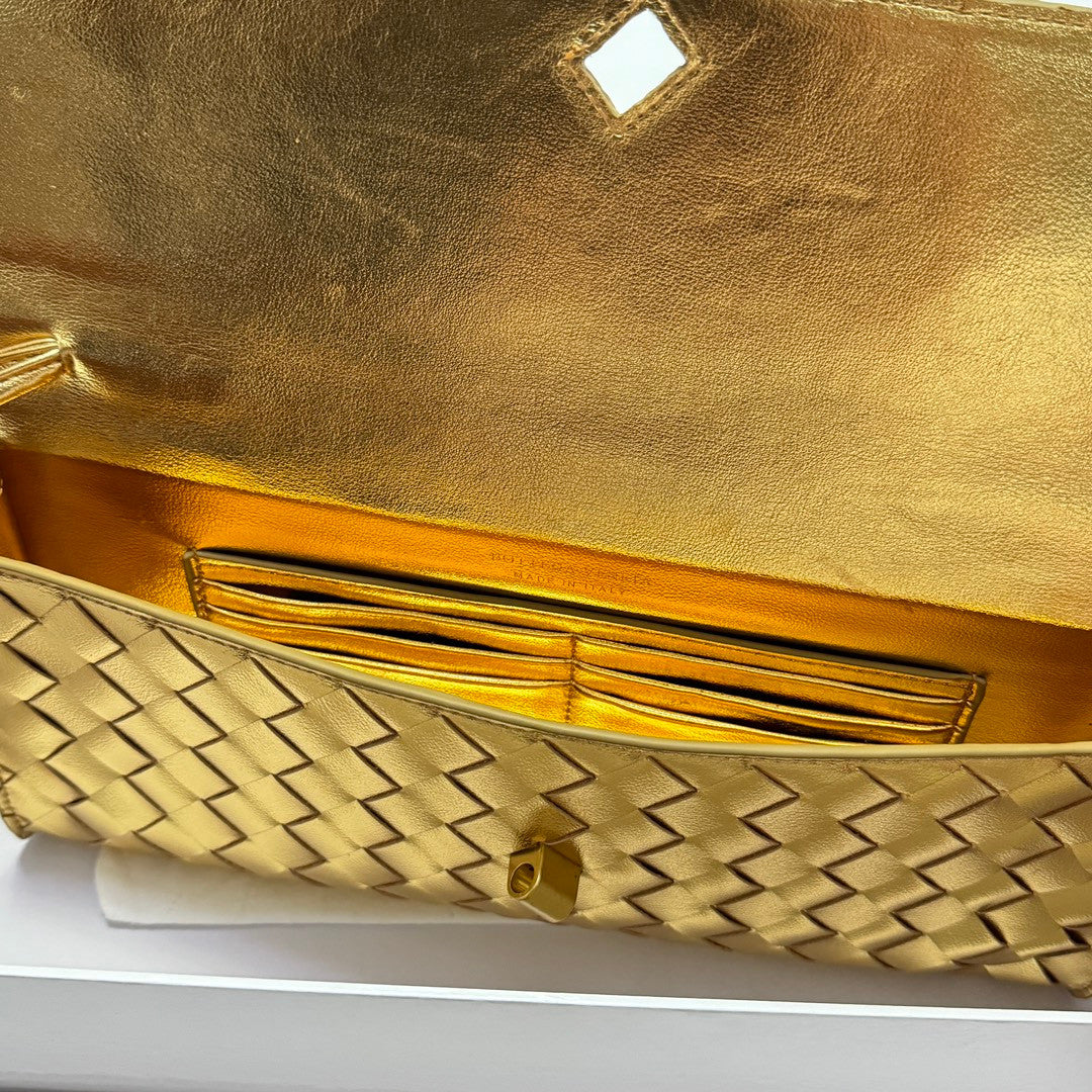 Bottega Veneta clutch gold