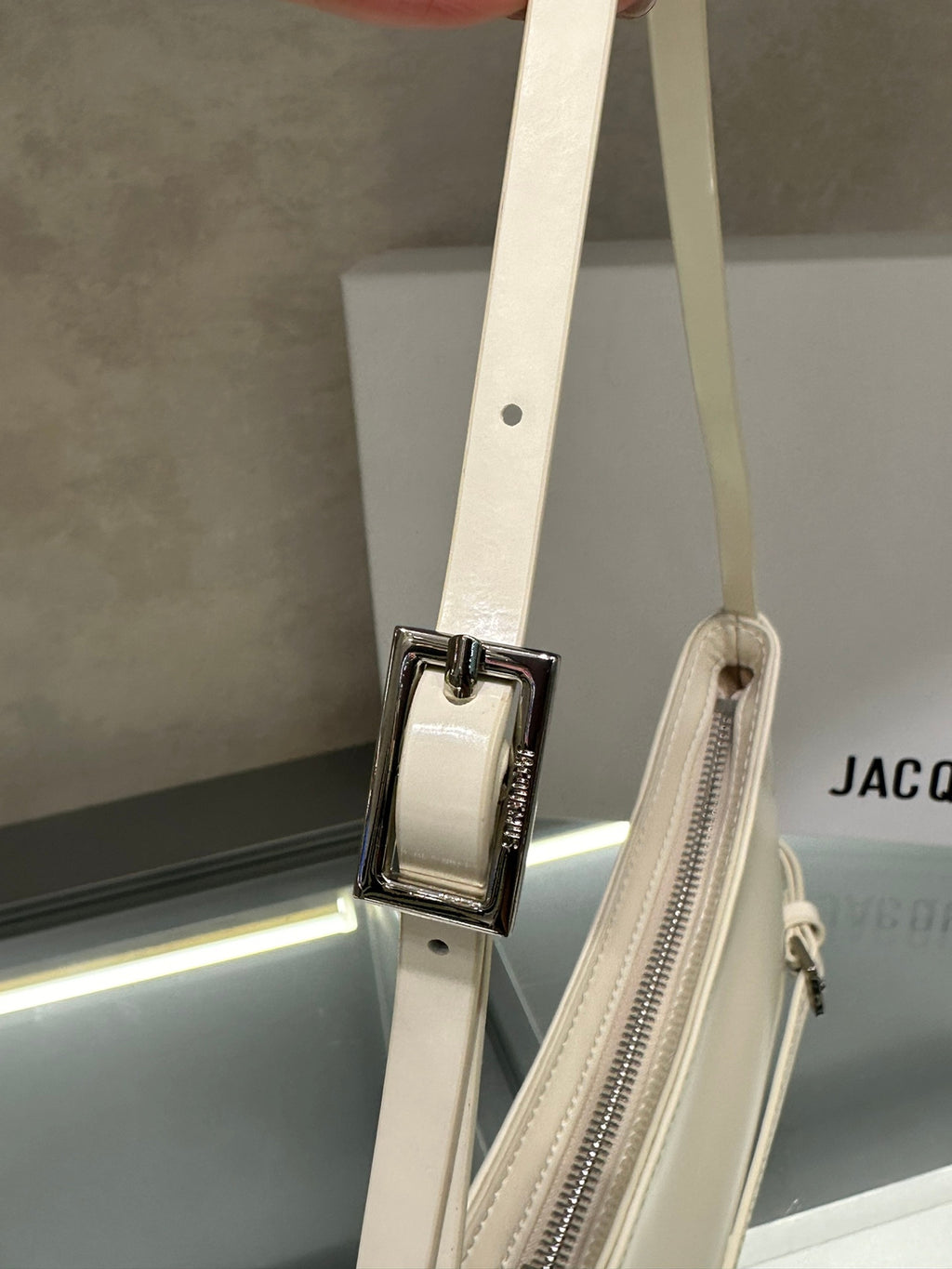 Geantă Jacquemus Le Chiqito albă