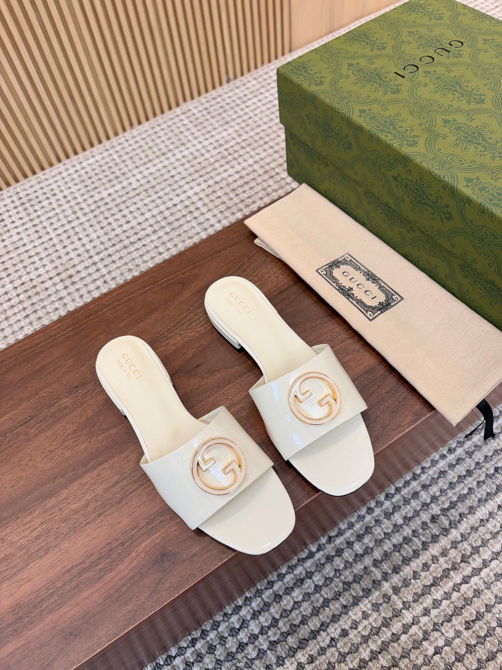 Papuci Gucci albi
