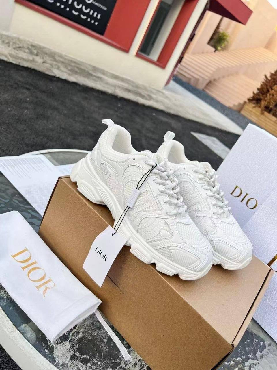 Teniși Dior în alb
