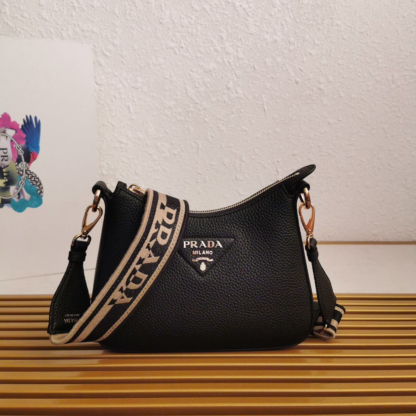 Logo leather shoulder bag