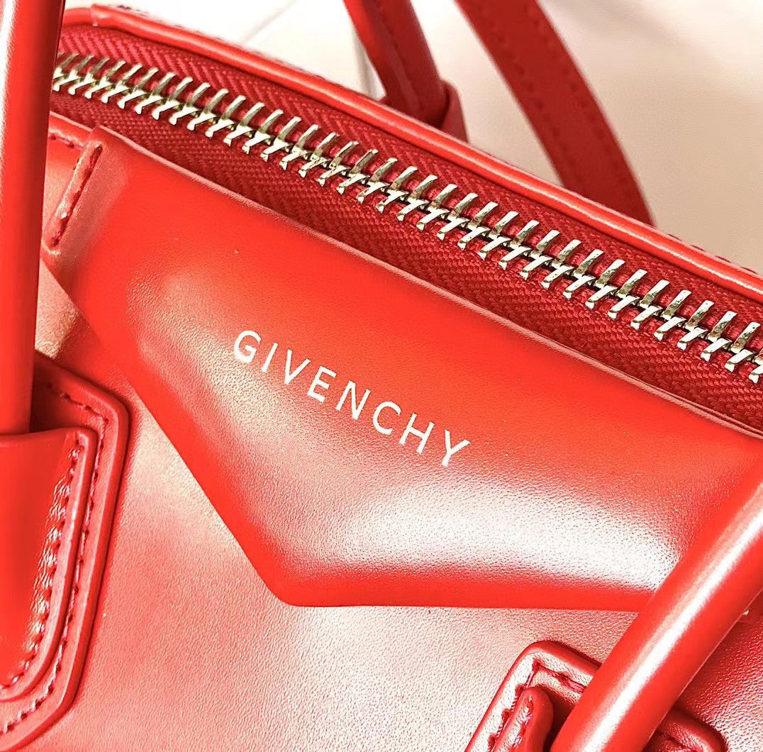Givenchy Antigona bag red