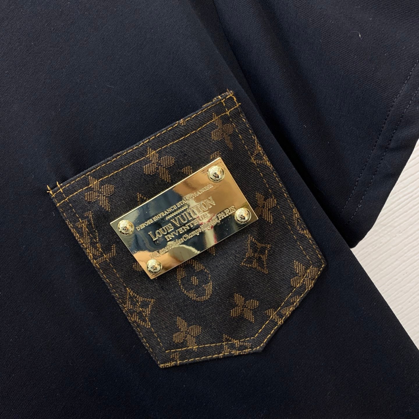 LV T-shirt in black