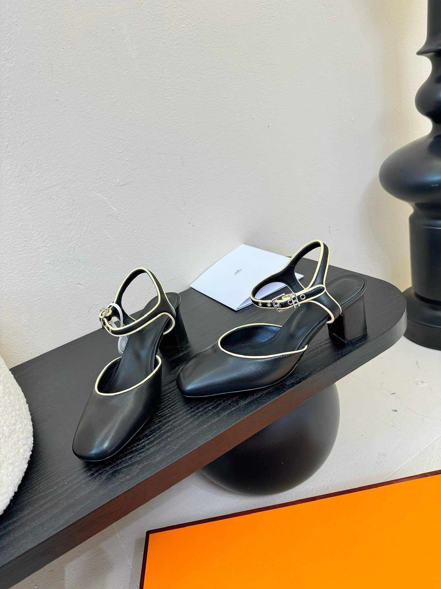Hermes shoes black