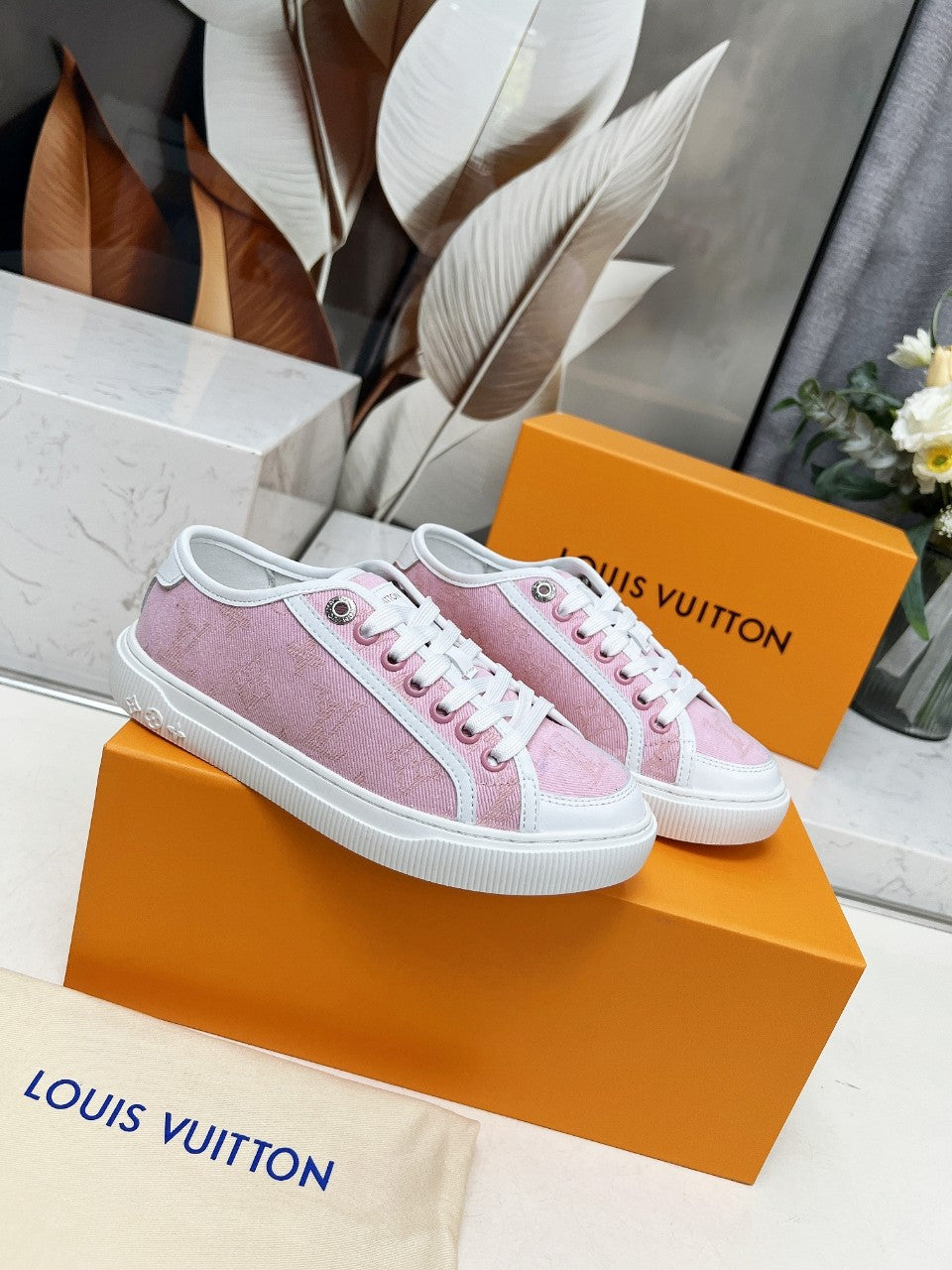 Louis Vuitton sneakers pink