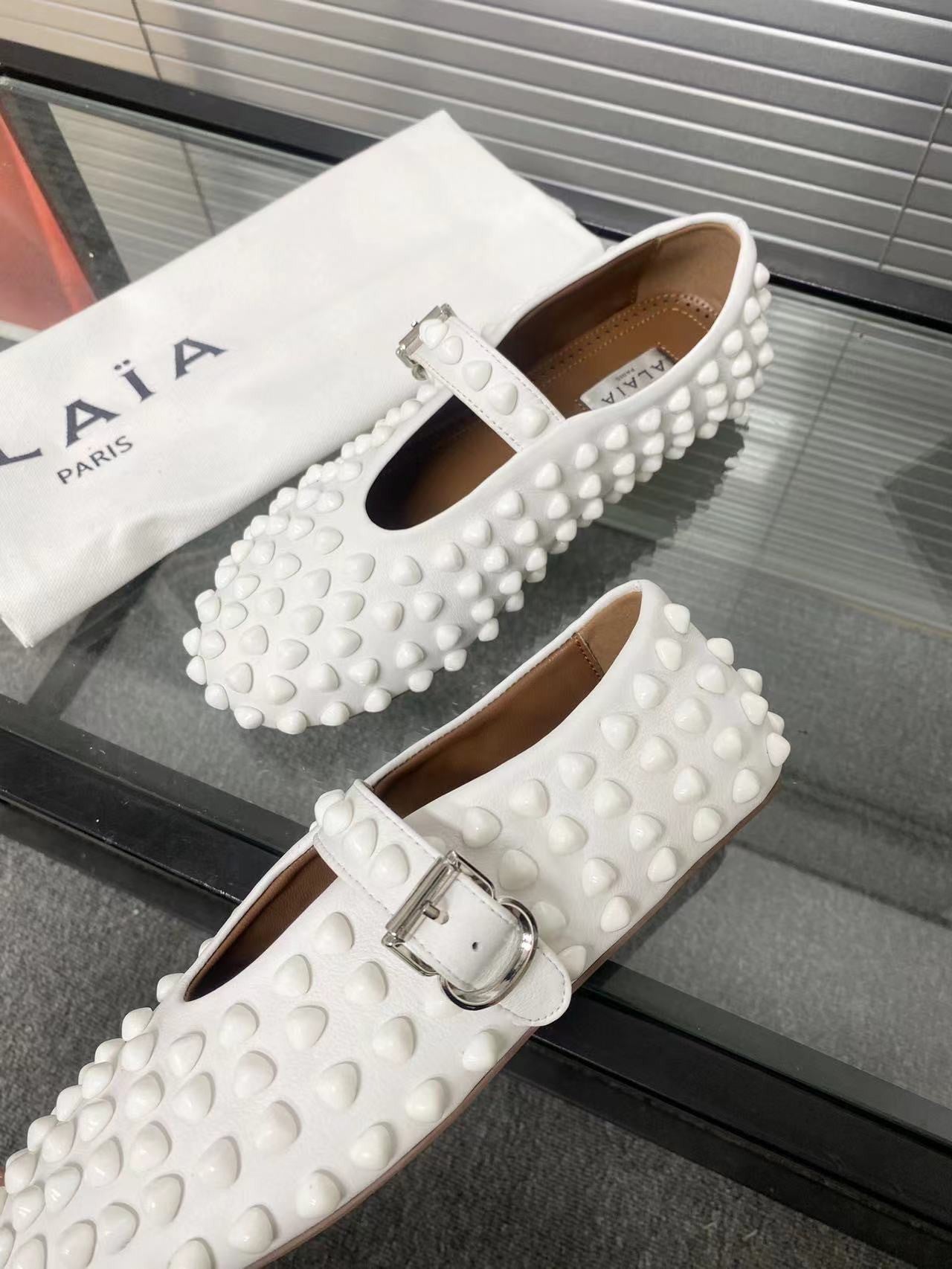 Alaia ballet flats white
