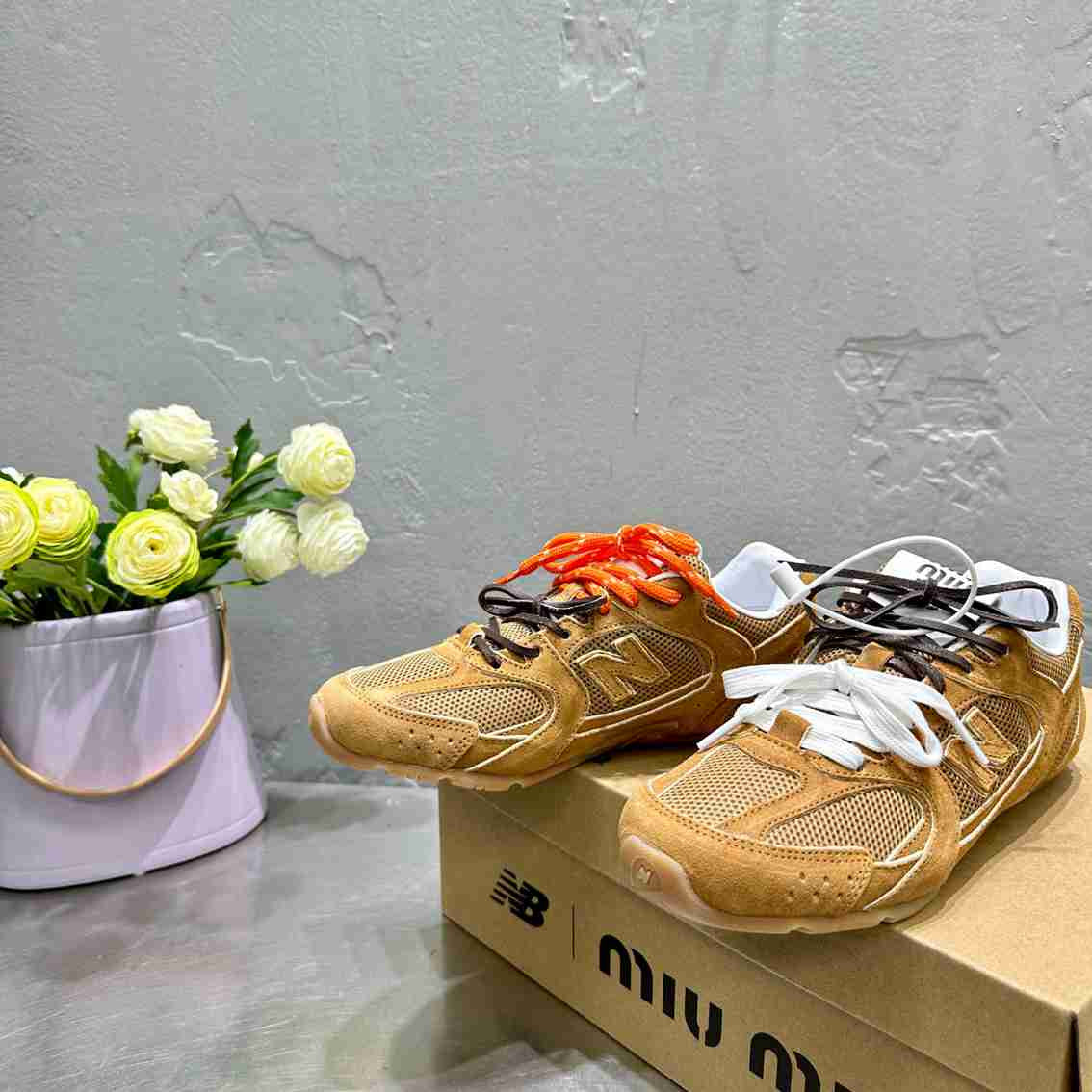 Miu Miu * New Balance sneakers brown