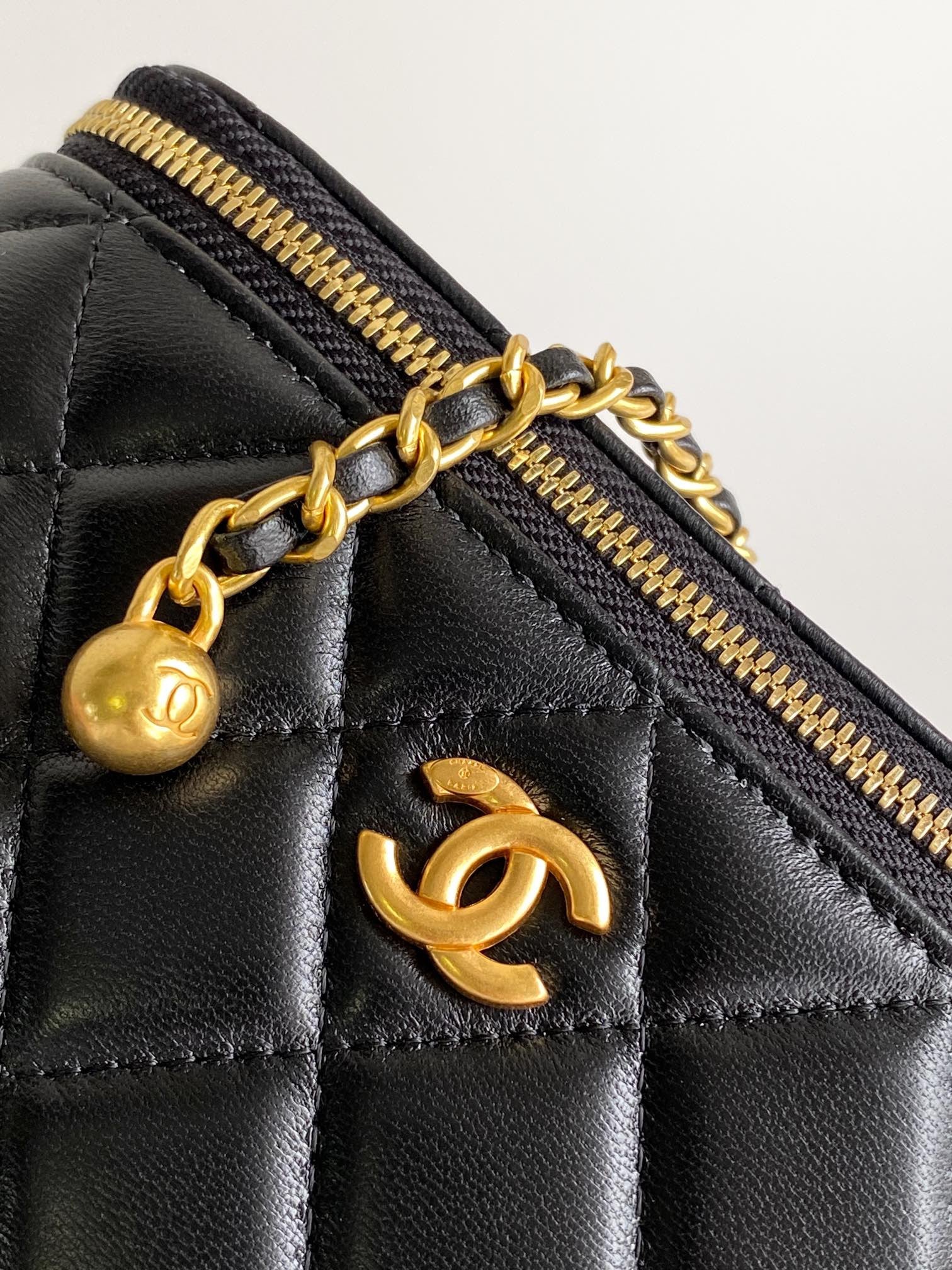 Chanel vanity bag black