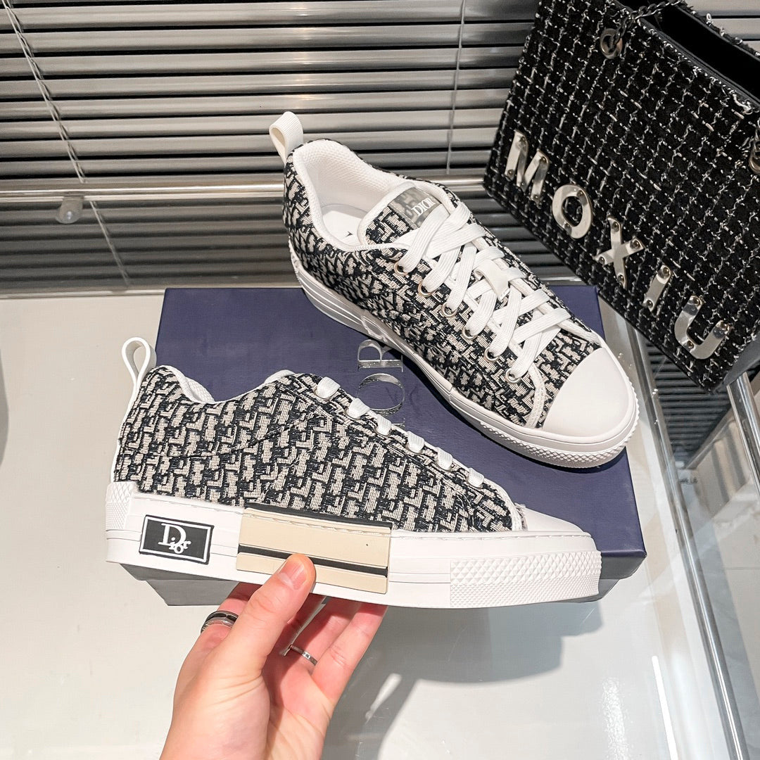 Adidași Dior