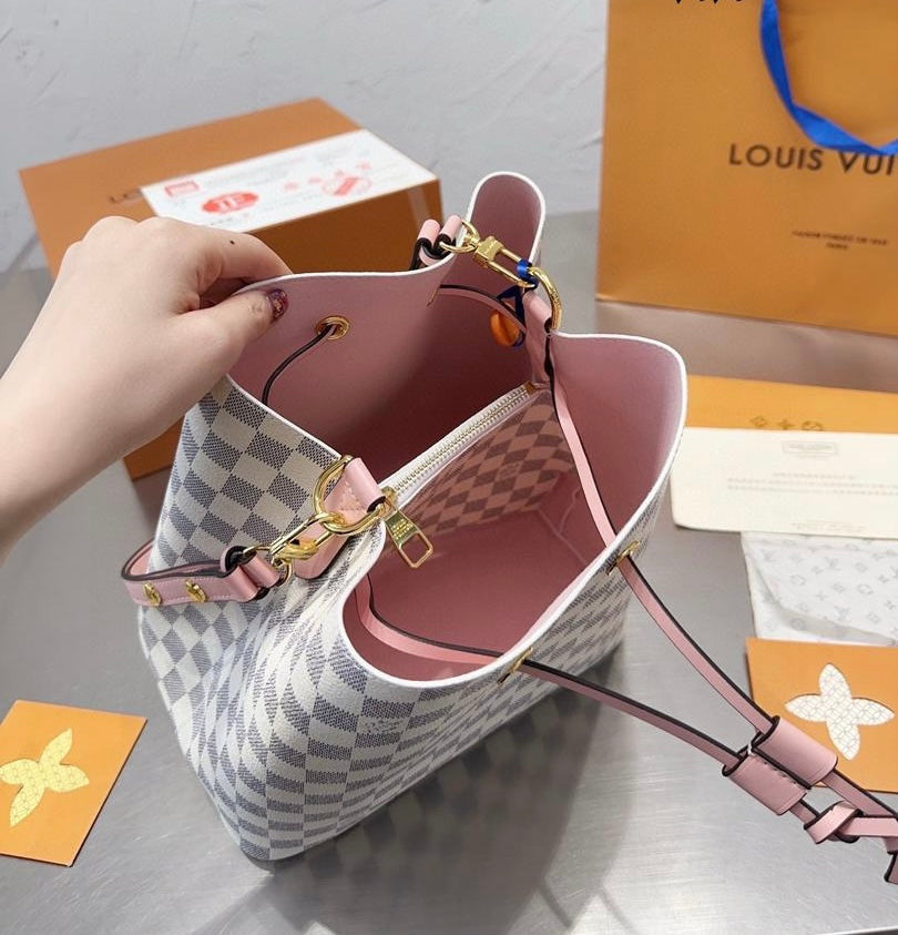 Geantă Louis Vuitton Neo