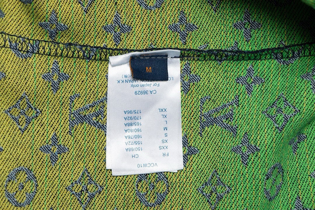 Tricou LV