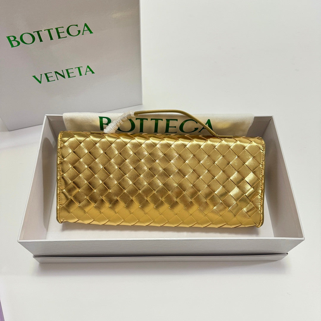 Bottega Veneta clutch gold