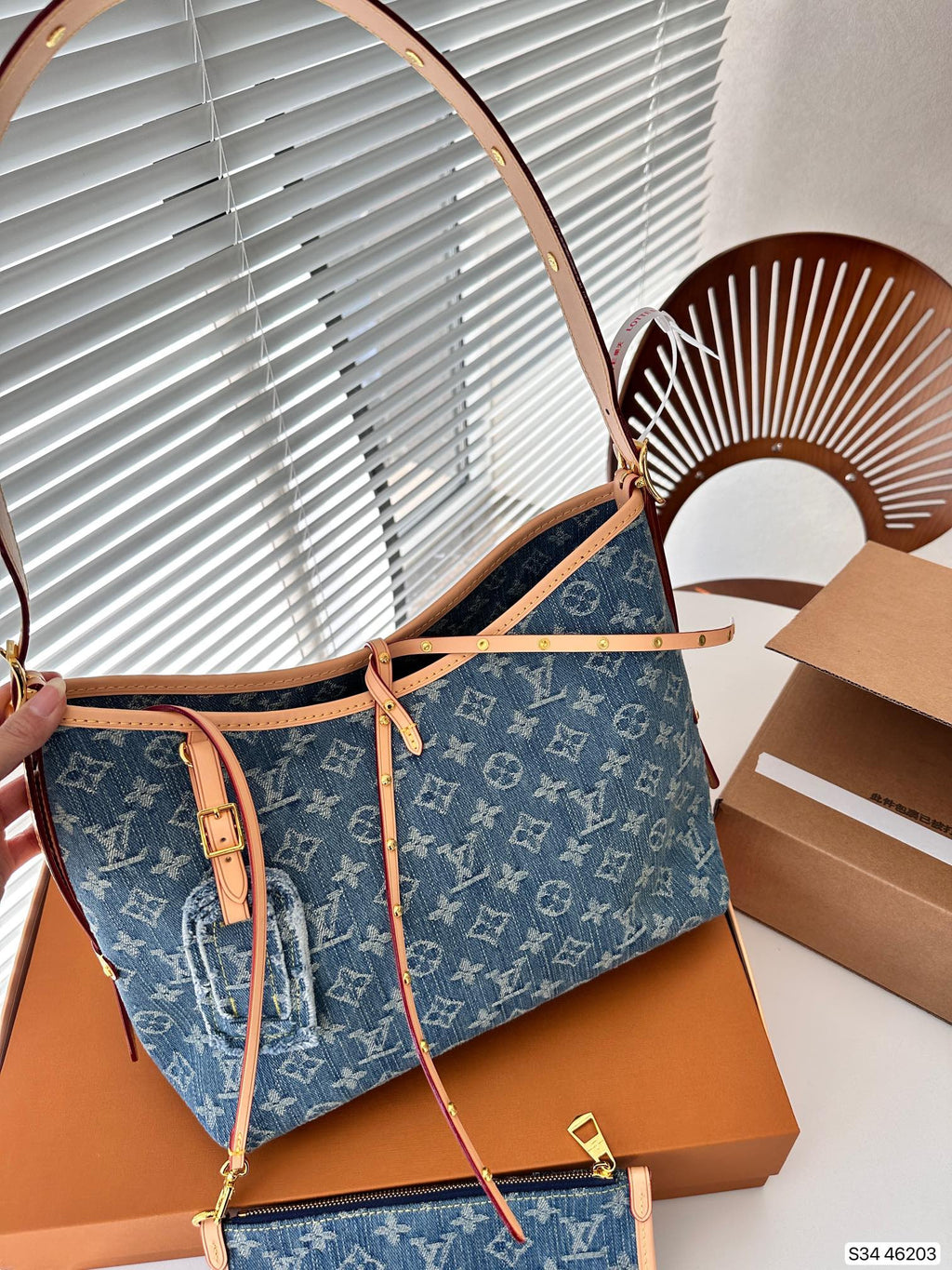 Geantă Louis Vuitton din denim