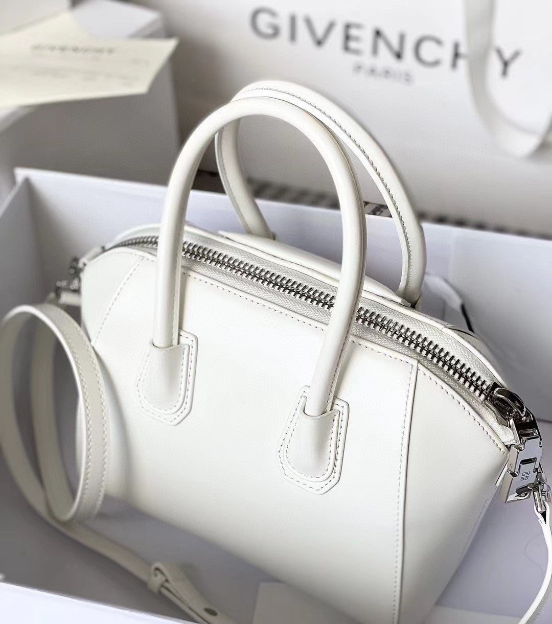Givenchy Antigona bag white