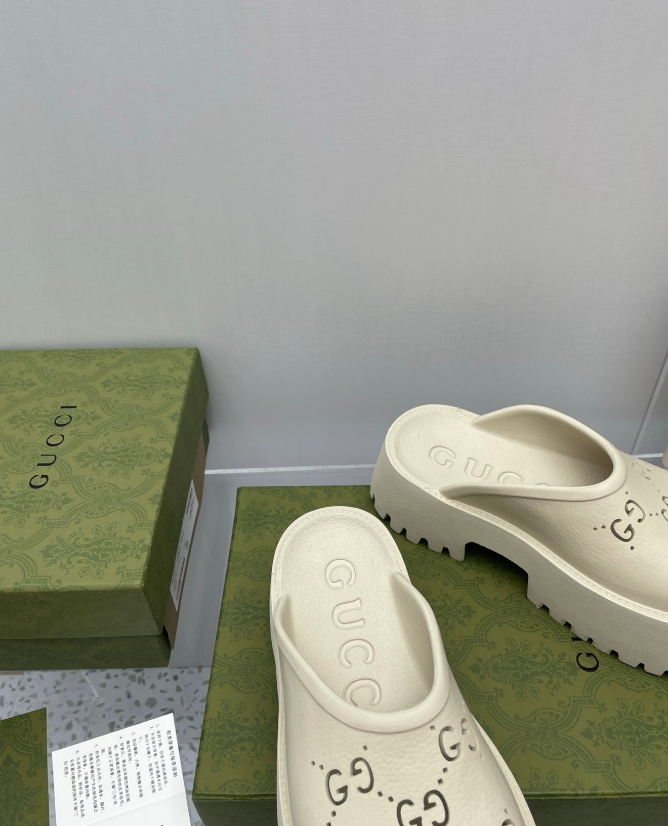 Slippers GG in white