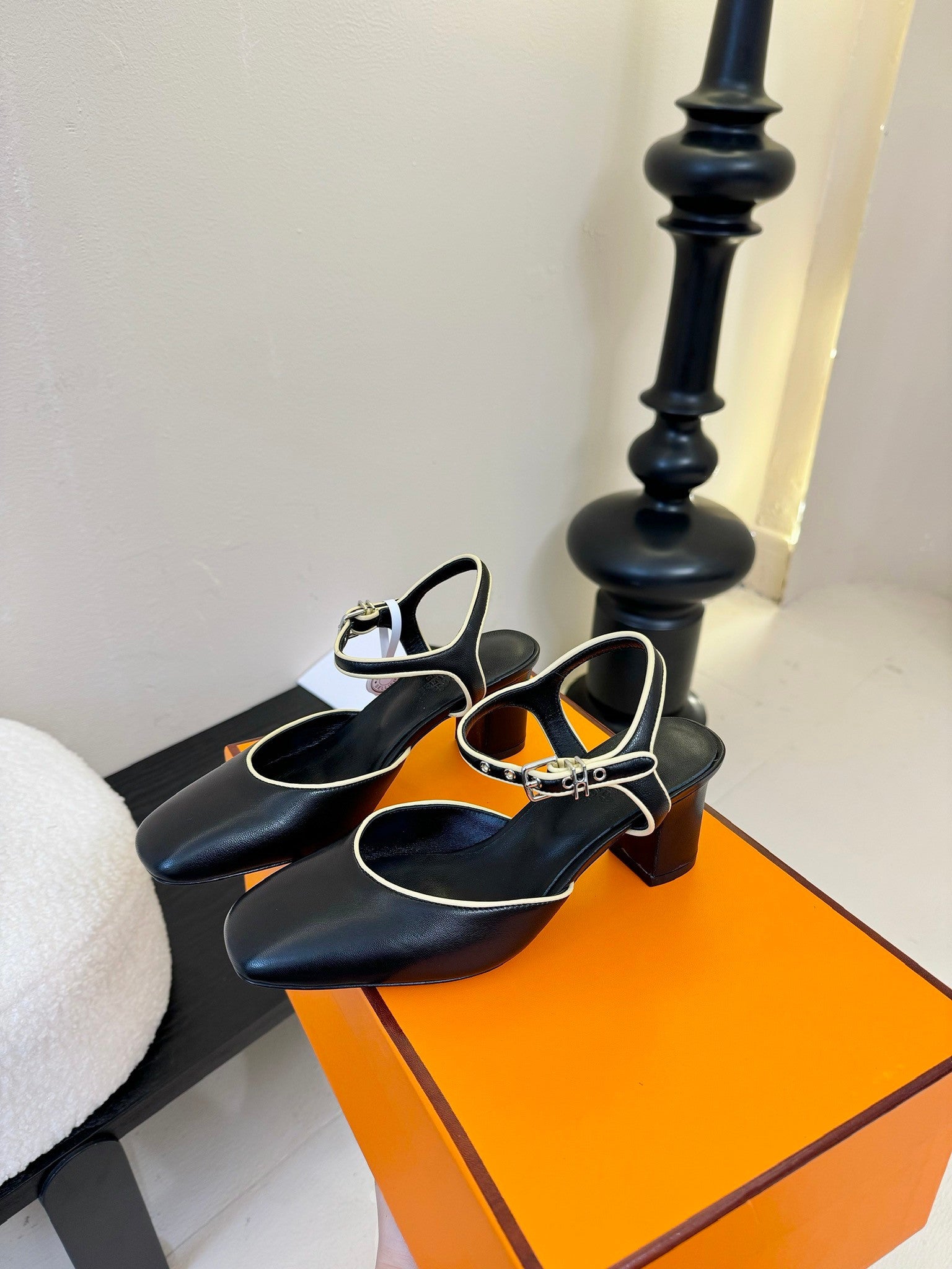 Hermes shoes black
