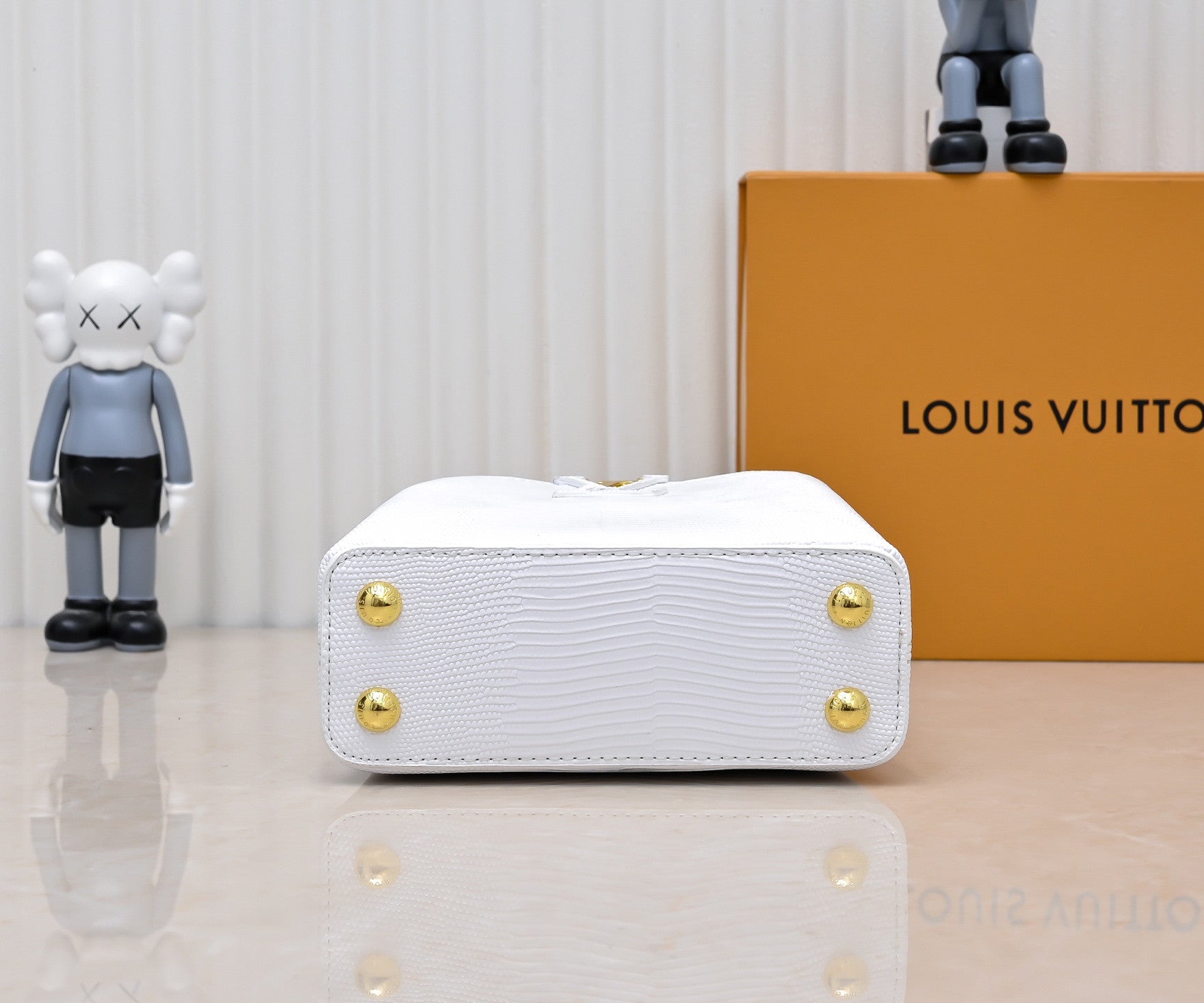 Louis Vuitton Capucines white