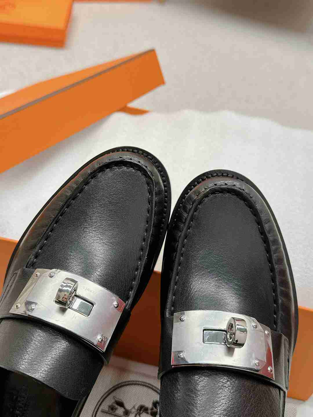Mocasini Hermes din piele