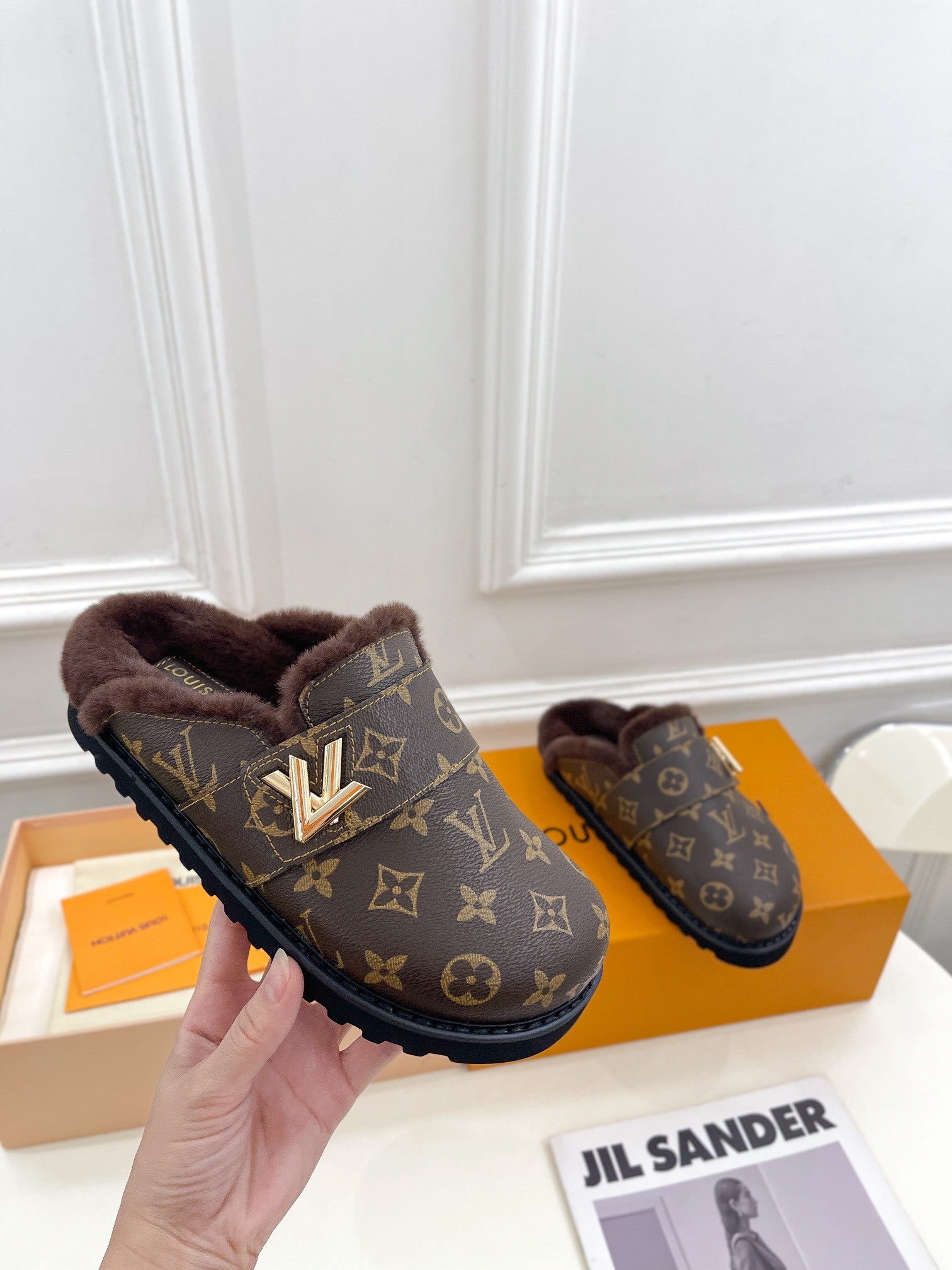 Louis Vuitton Slipers