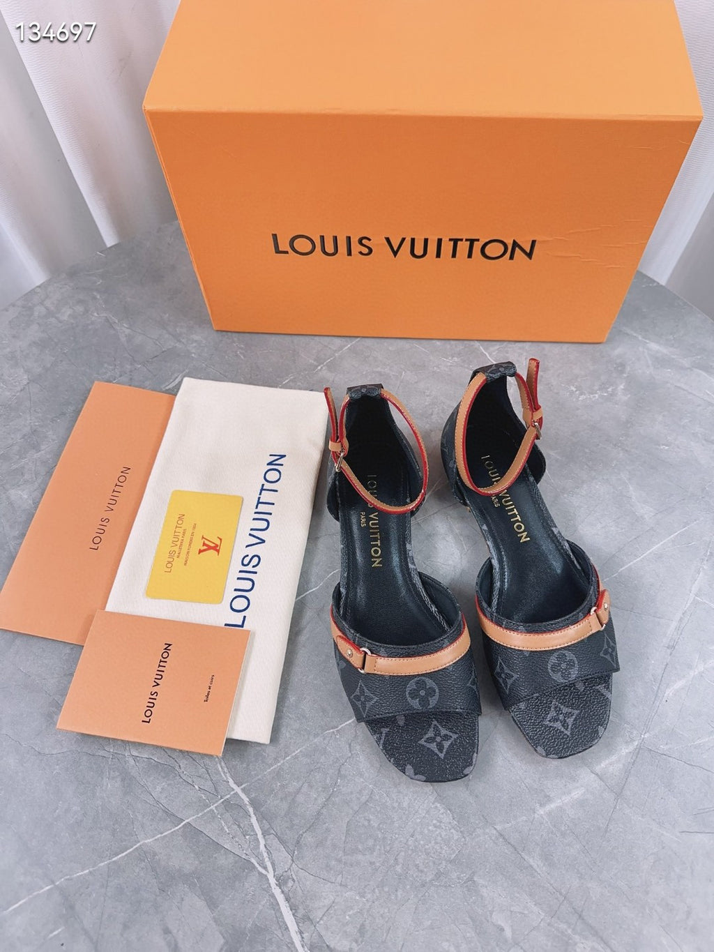 Pantofi Louis Vuitton