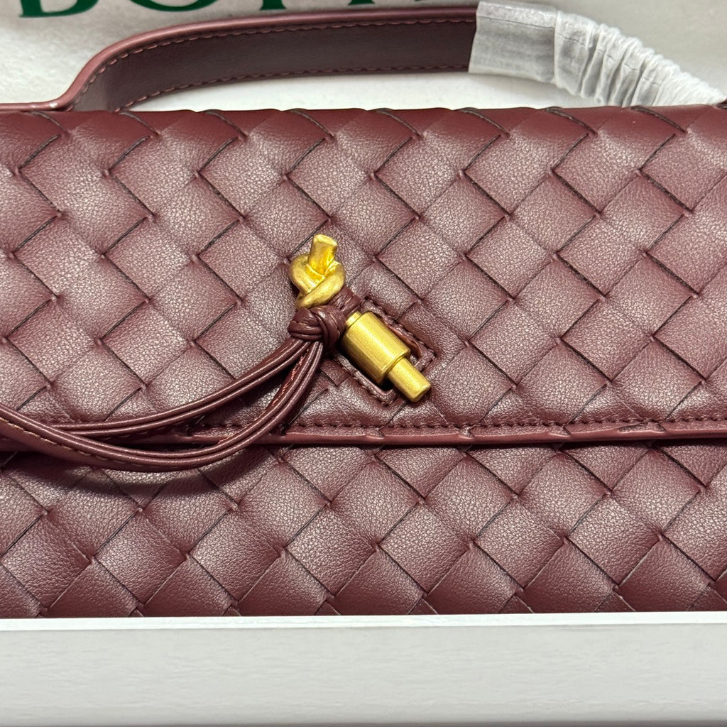 Botegga Veneta Andiamo Clutch