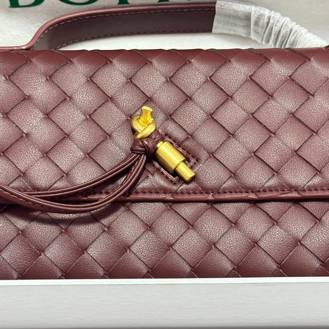 Botegga Veneta Andiamo Clutch