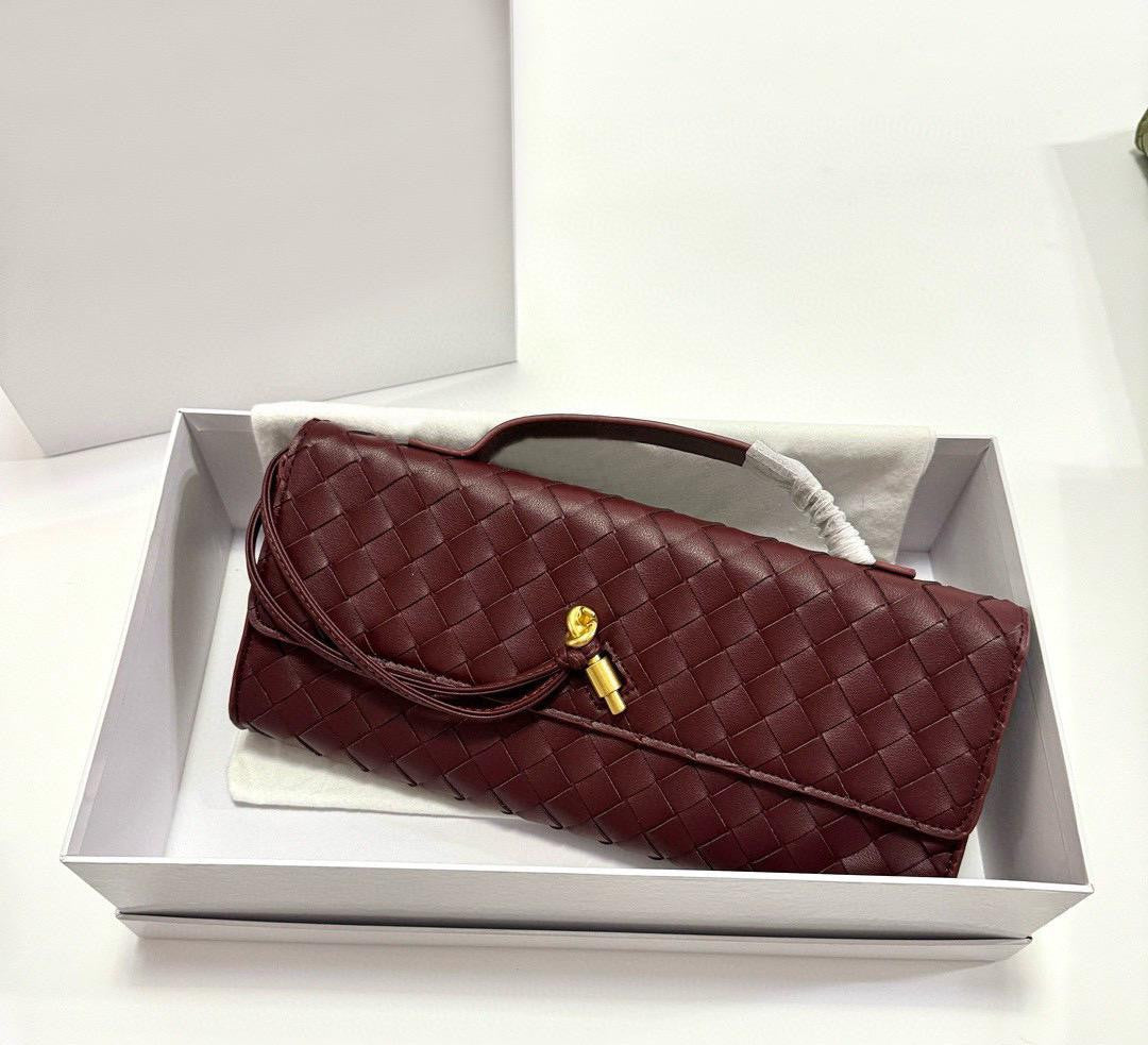 Botegga Veneta Andiamo Clutch
