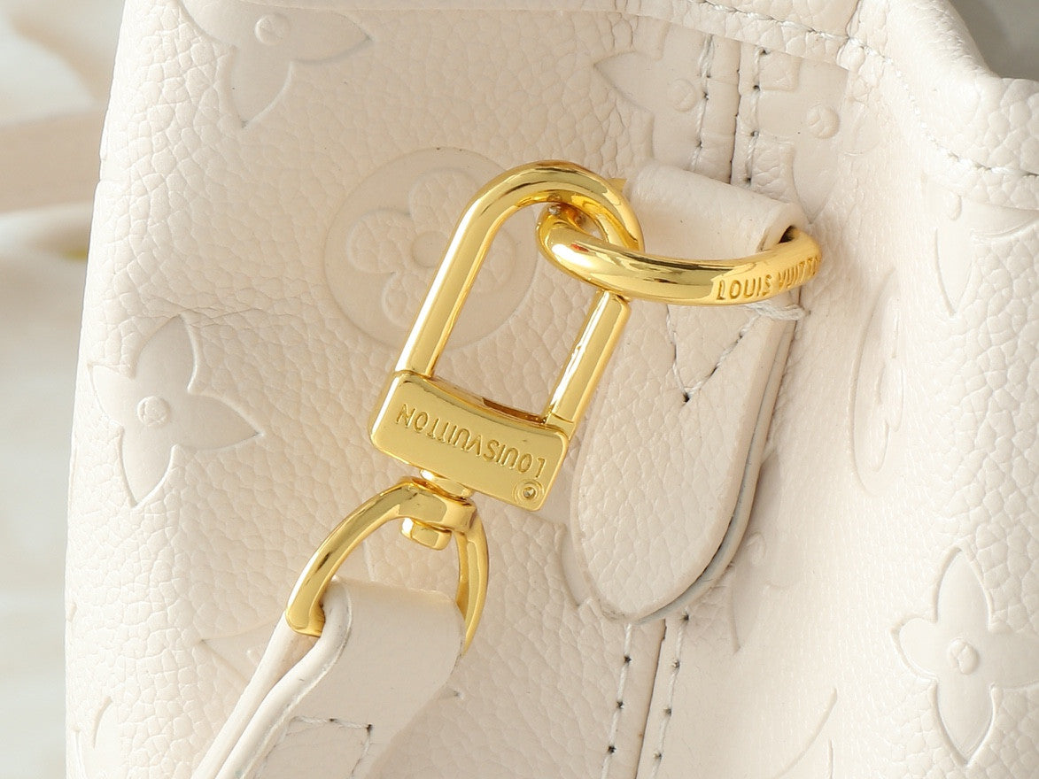 Louis Vuitton Babylone Tote