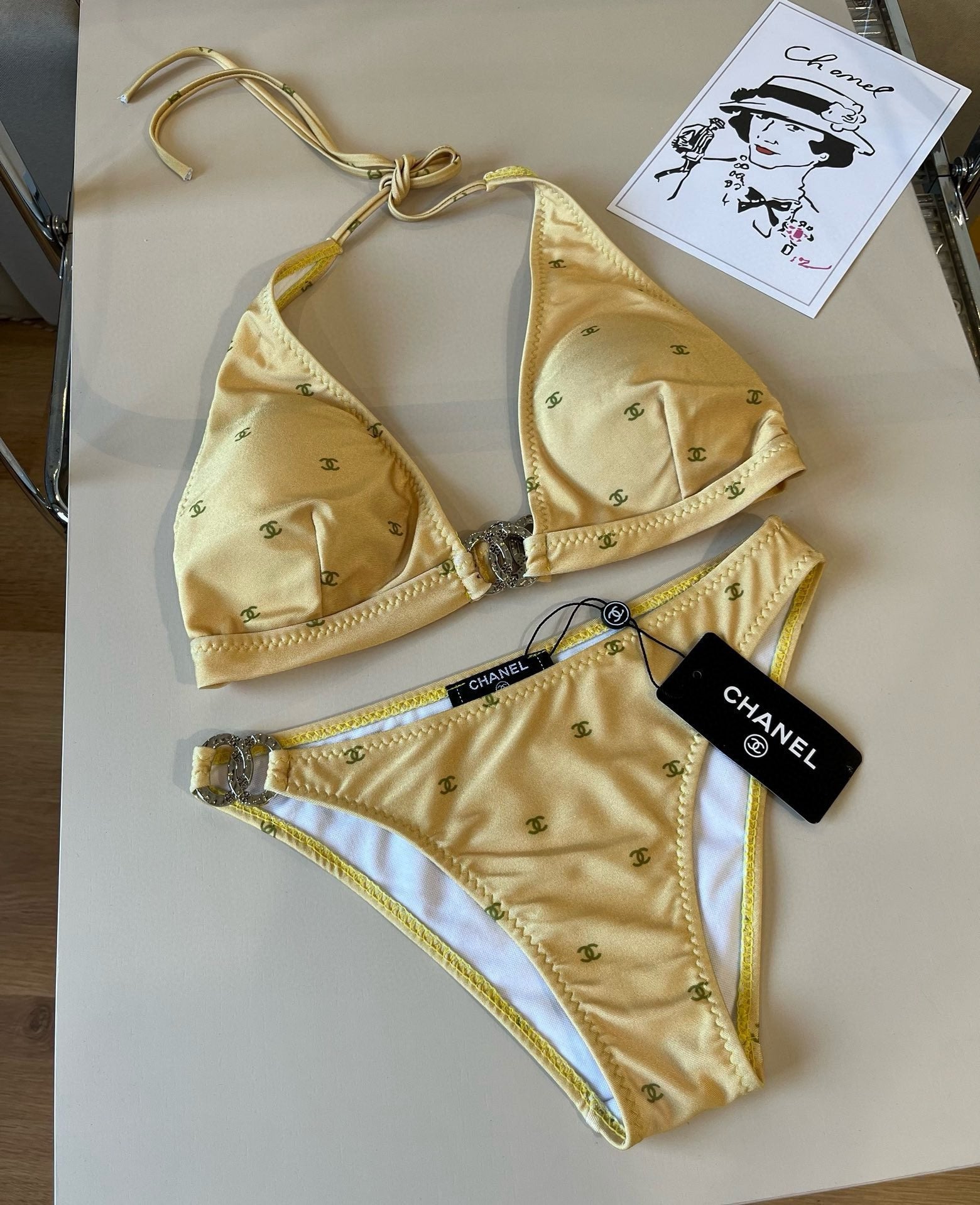 Costum de baie Chanel din două piese
