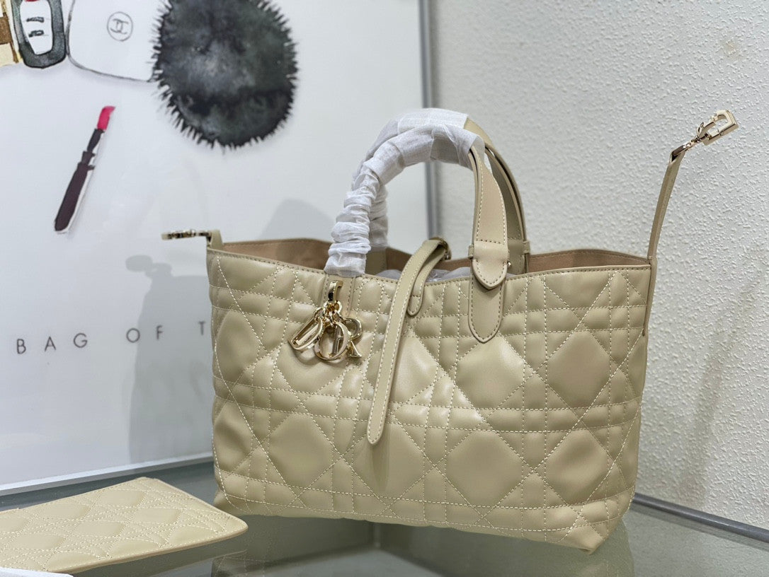 Dior Medium Toujours Bag In Ecru