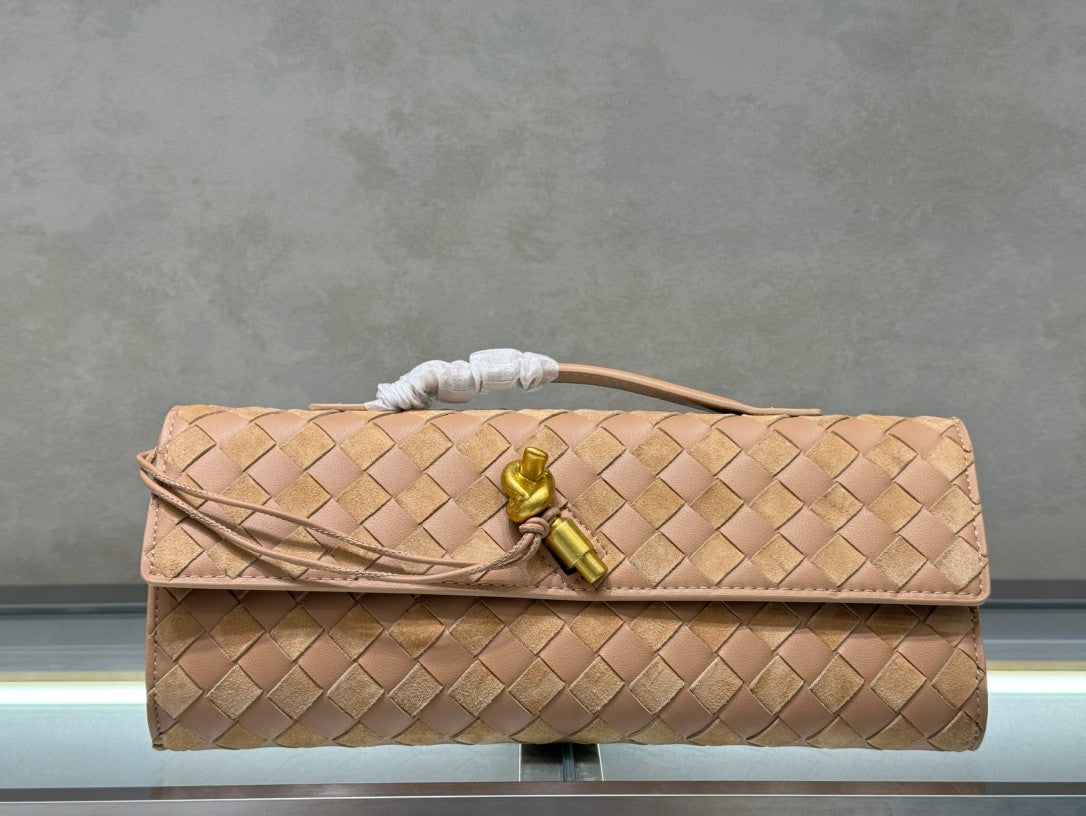 Bottega Veneta clutch nude