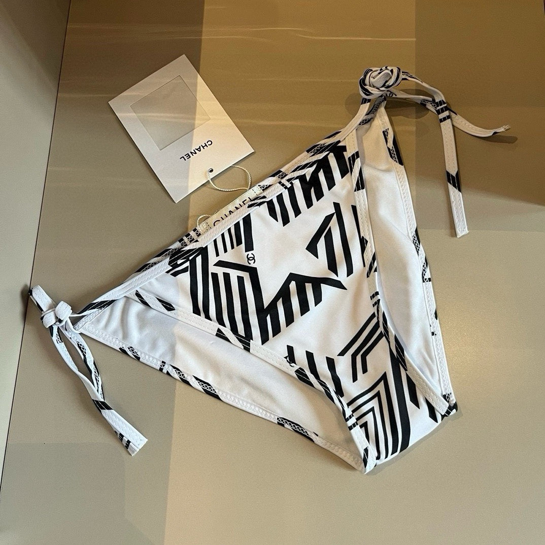 Costum de baie Chanel