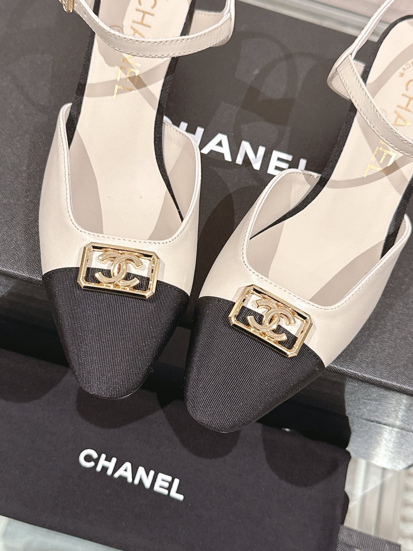 Pantofi Chanel