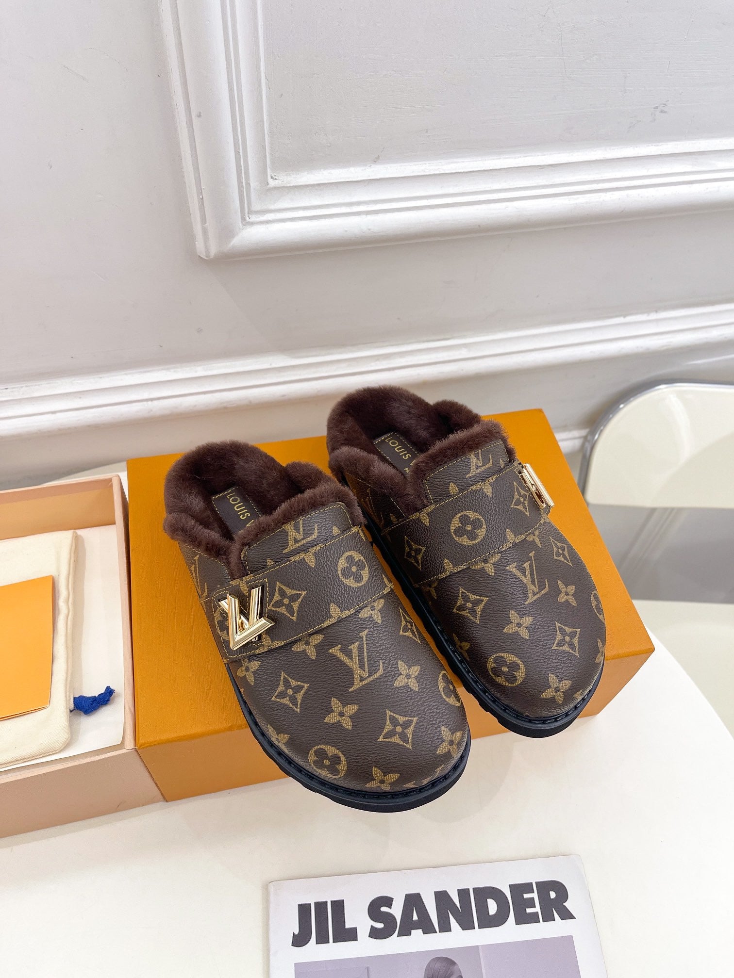 Louis Vuitton Slipers