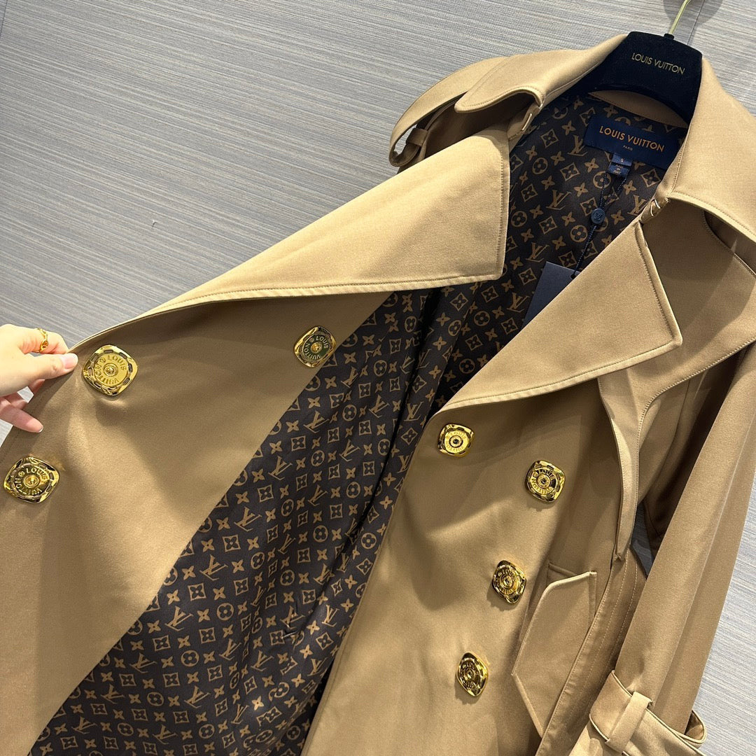 Louis Vuitton
 trench