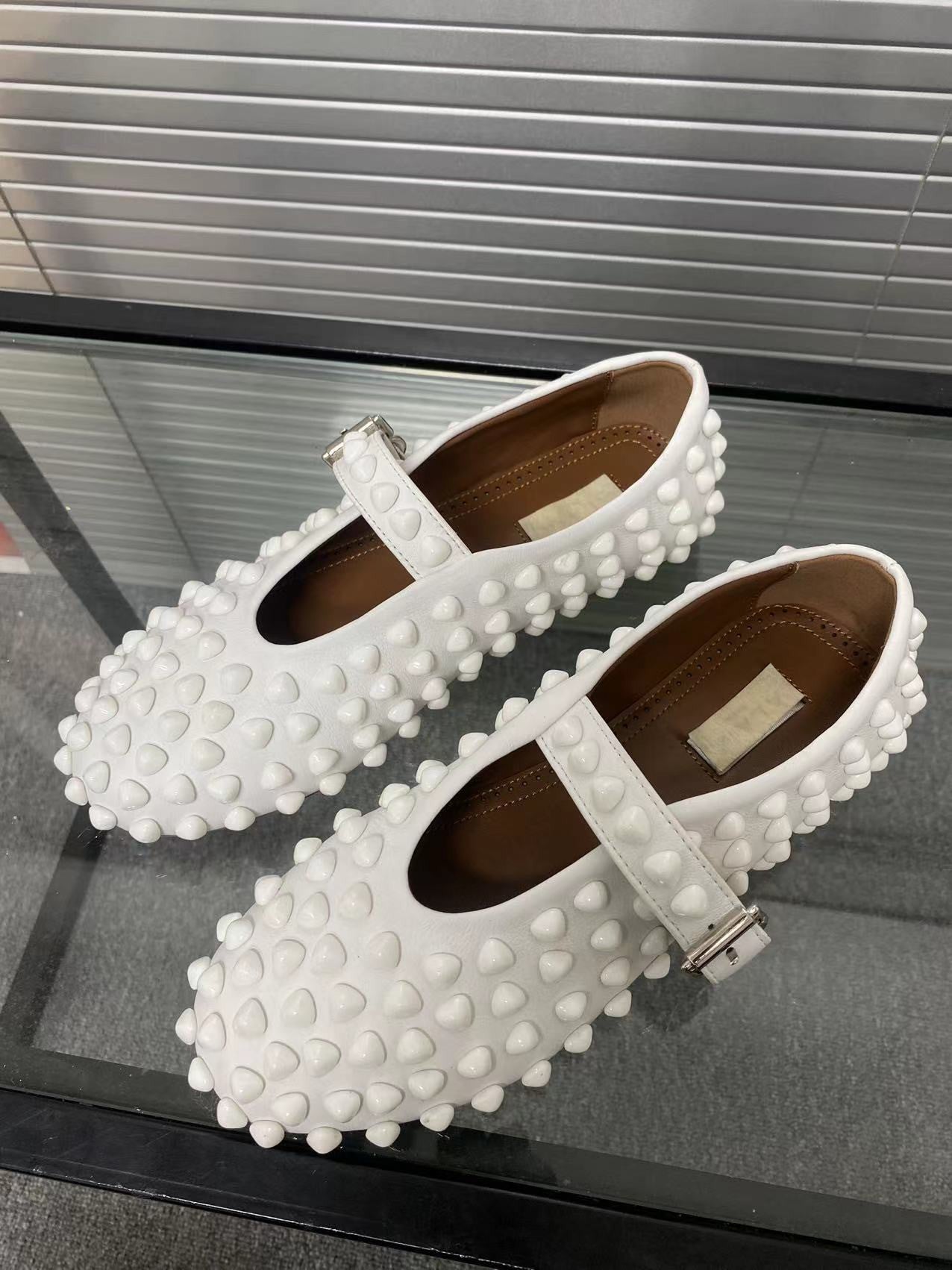 Alaia ballet flats white