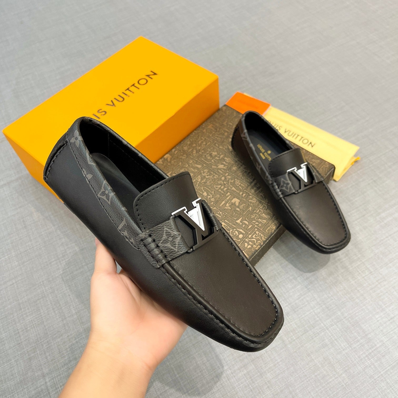 Pantofi Louis Vuitton
