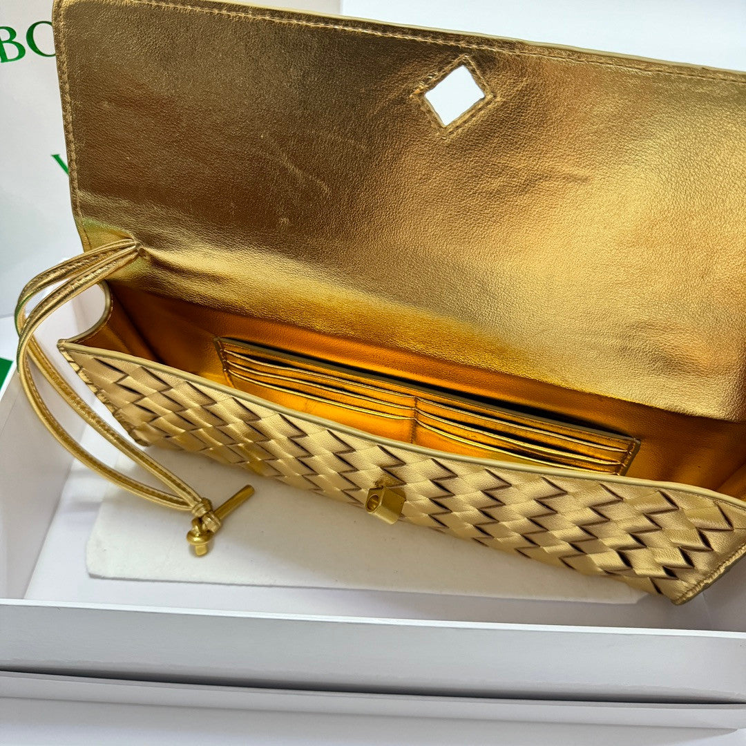 Bottega Veneta clutch gold