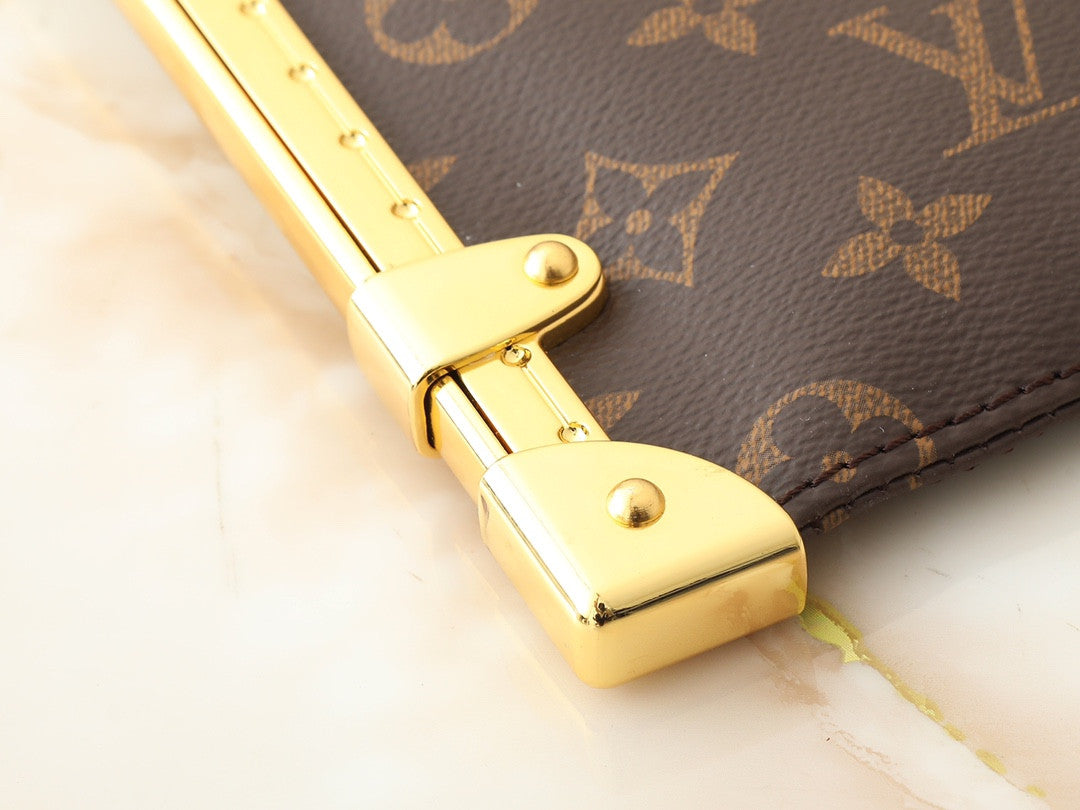 Louis Vuitton shoulder bag leather for women