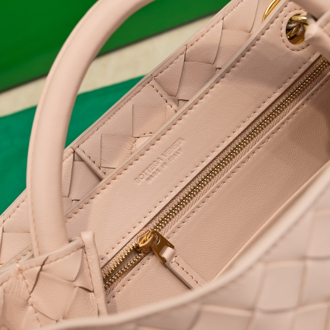 Bottega Venetta andiamo bag