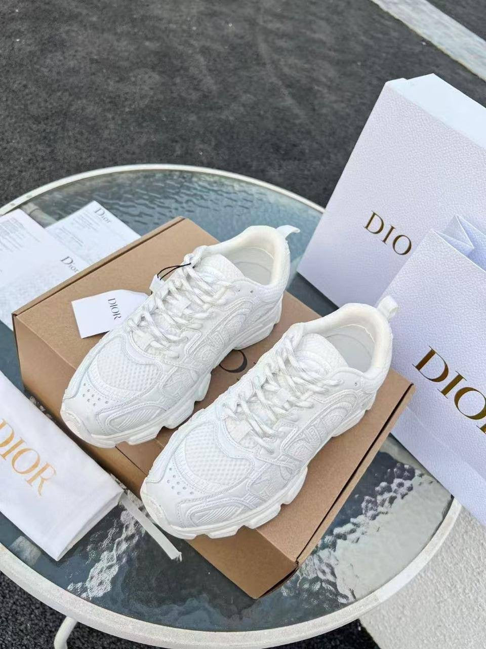 Teniși Dior în alb