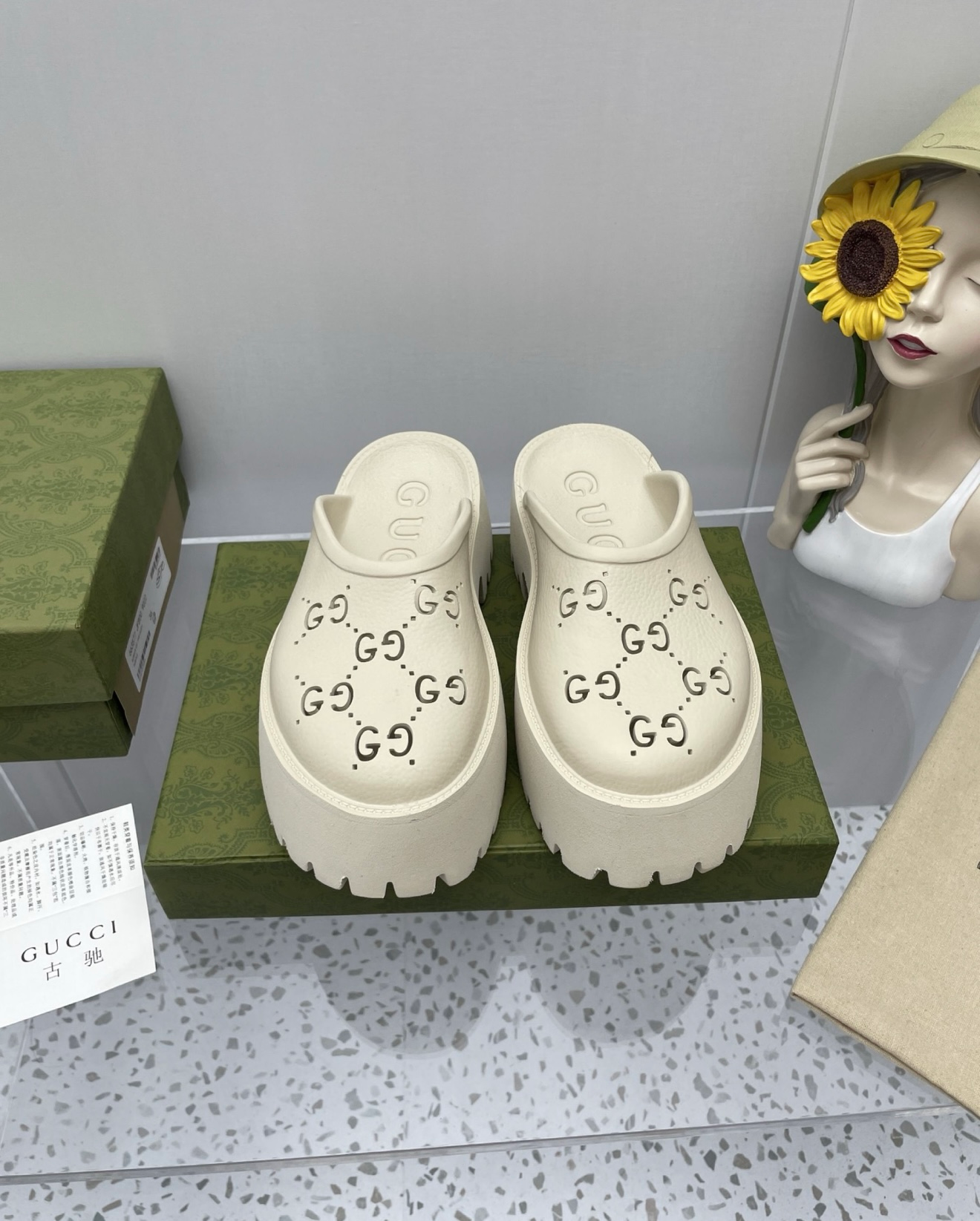 Slippers GG in white