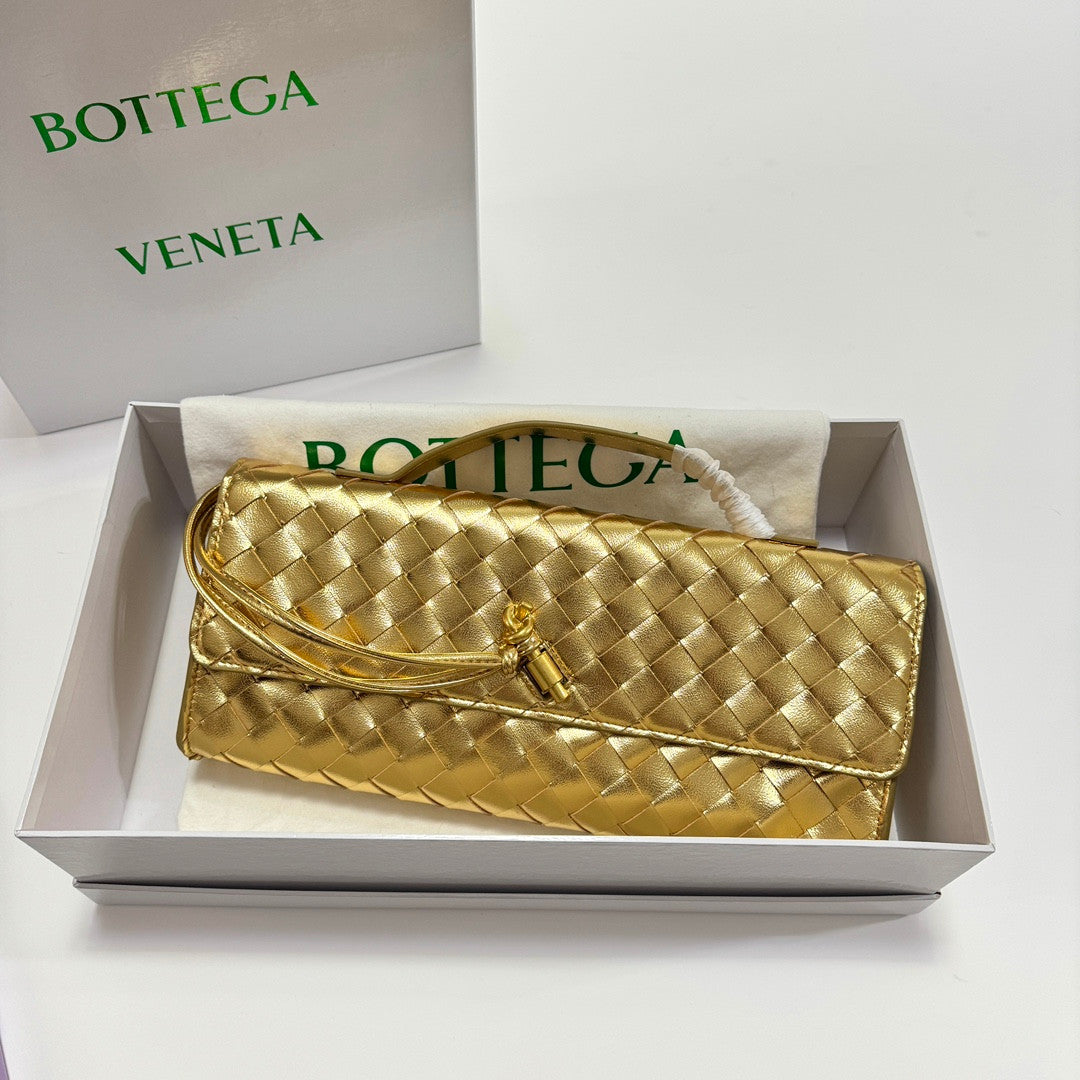 Bottega Veneta clutch gold